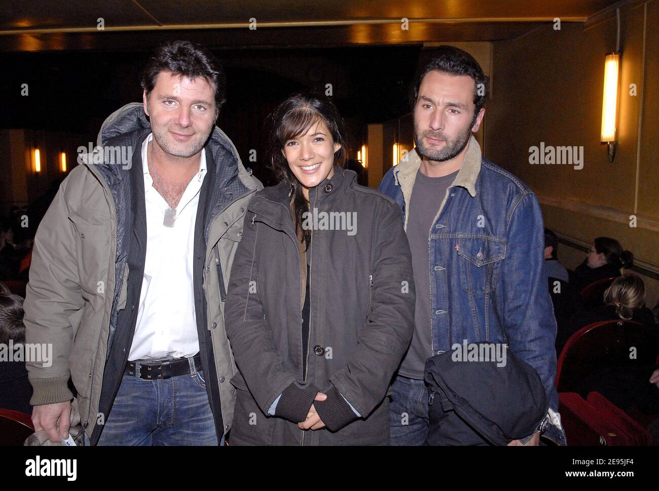 Les acteurs français Philippe Lellouche, Melanie Doutey et Gilles Lellouche arrivent à la première de la nouvelle pièce « jour de neige » qui s'est déroulée au Palais des glaces à Paris, en France, le 30 janvier 2006. Photo de Bruno Klein/ABACAPRESS.COM Banque D'Images