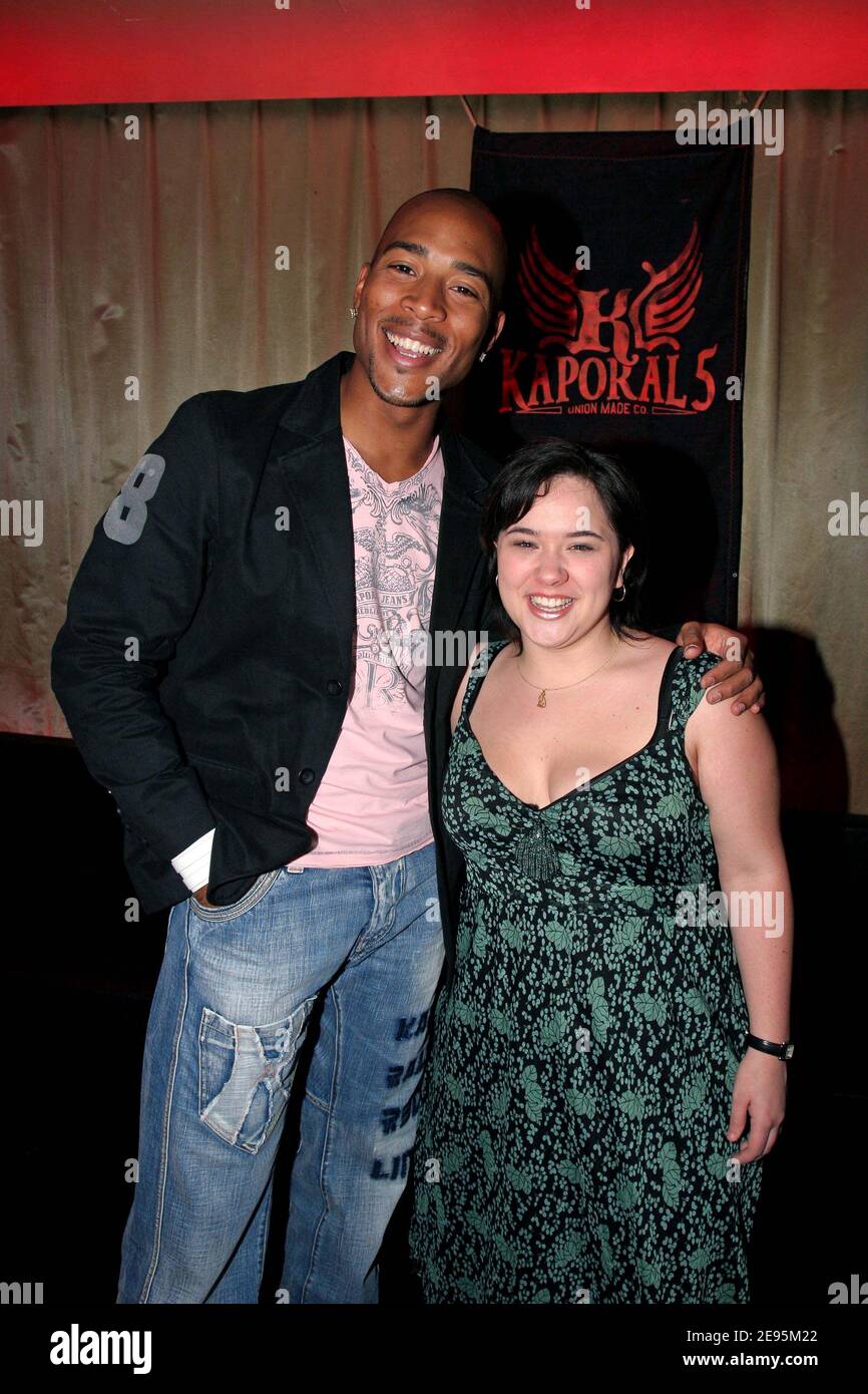 Jean-Luc Guizonne et Magalie Bonneau membres de 'Star Academy 5' assistent à la fête 'vêtements de Kaport' au club l'Etoile à Paris, France, le 4 février 2006. Photo de Benoit Pinguet/ABACAPRESS.COM Banque D'Images