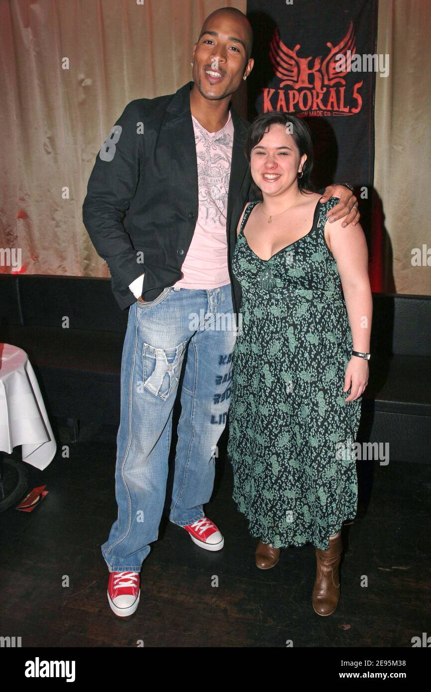 Jean-Luc Guizonne et Magalie Bonneau membres de 'Star Academy 5' assistent  à la fête 'vêtements de Kaport' au club l'Etoile à Paris, France, le 4  février 2006. Photo de Benoit Pinguet/ABACAPRESS.COM Photo