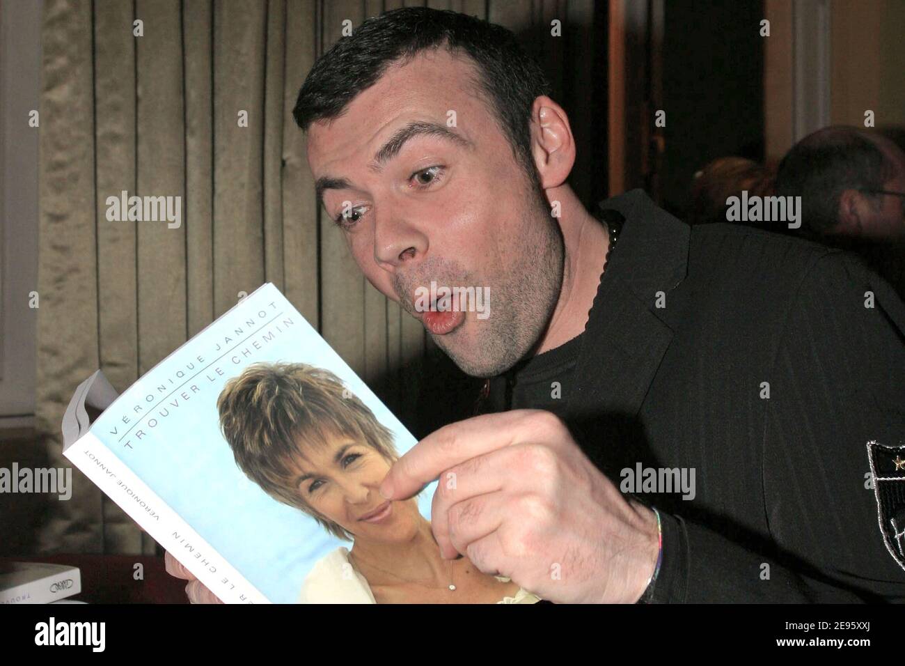 EXCLUSIF. Xavier Anthony assiste à un dîner de Charité au profit de l'association "Graines d'avenir" de Véronique Jannot et de son livre "trouver le chemin" tenu au club "l'Etoile" à Paris, France, le 27 février 2006. Photo de Benoit Pinguet/ABACAPRESS.COM Banque D'Images