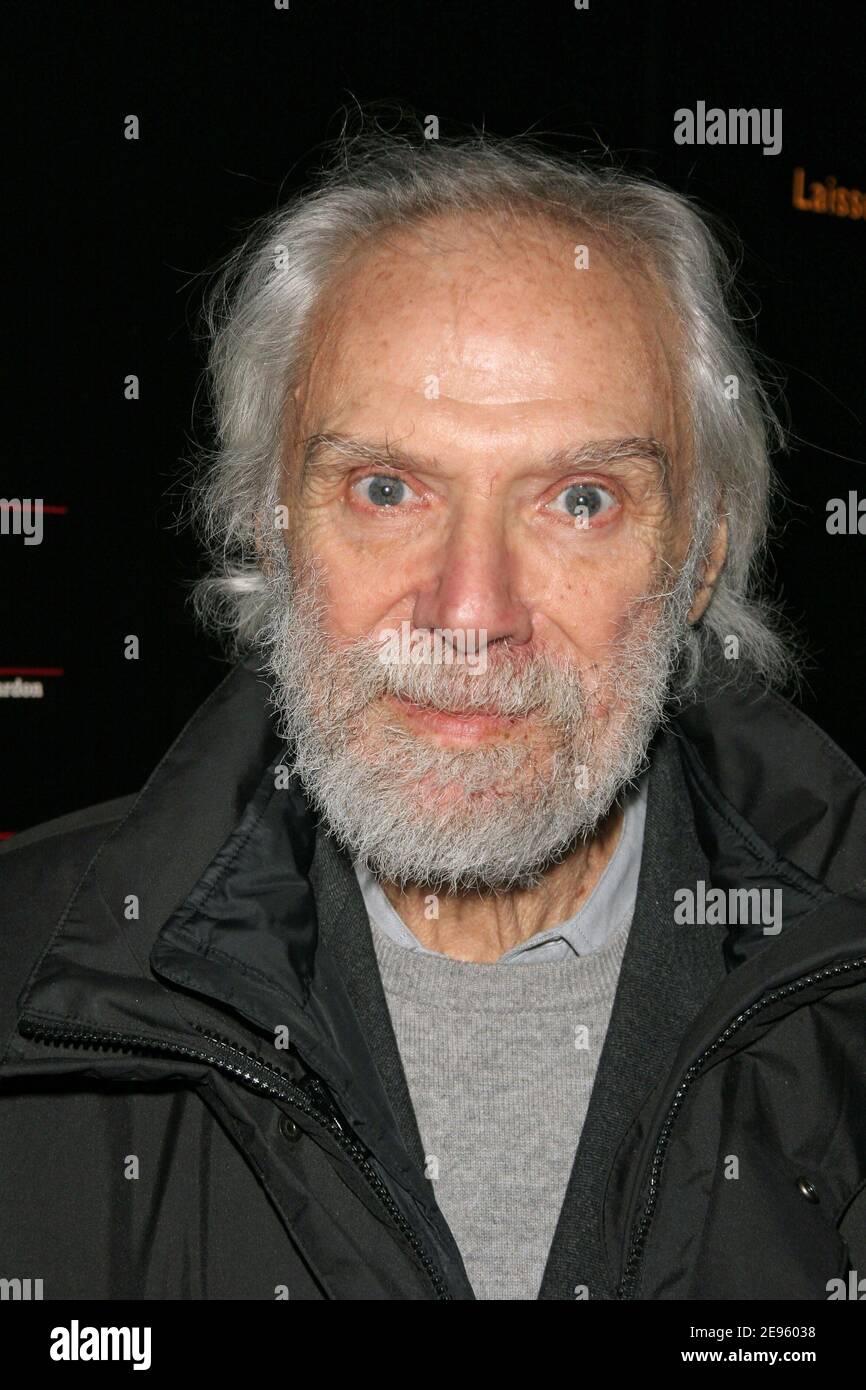 Georges Moustaki assiste à la cérémonie d'ouverture de l'exposition "Paris au Cinéma" qui s'est tenue à l'Hôtel de ville à Paris, en France, avec Bertrand Delanoe, Maire de Paris. Alain Delon est le parrain de l'exposition, le 1er mars 2006 photo de Denis Guignebourg/ABACAPRESS.COM Banque D'Images