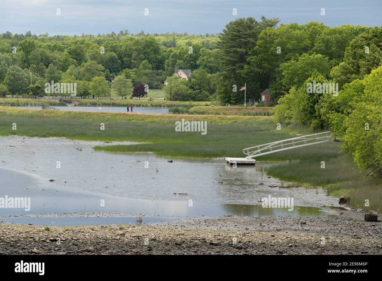Le centre-ville d'Exeter est très animé mais il y a une belle promenade Swasey avec la rivière Squamscott. Parfait par temps chaud pour les familles, les pique-niques et les Banque D'Images