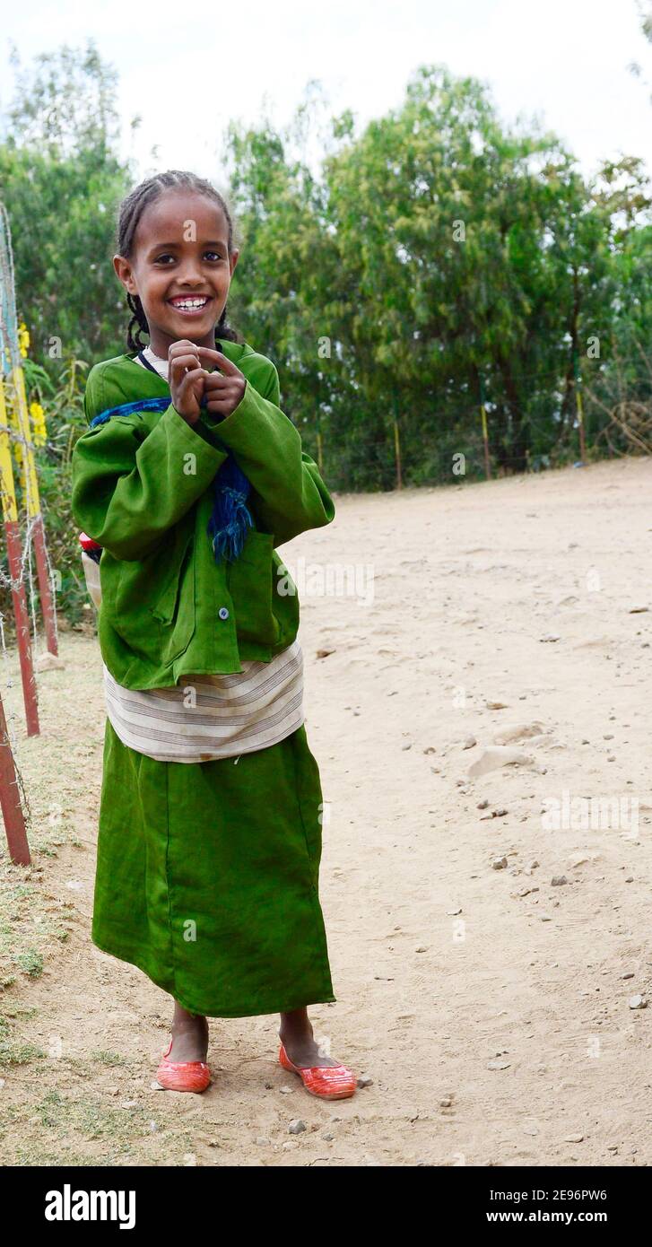 Portrait d'une jeune fille tigrayan souriante à Aksum, en Éthiopie. Banque D'Images