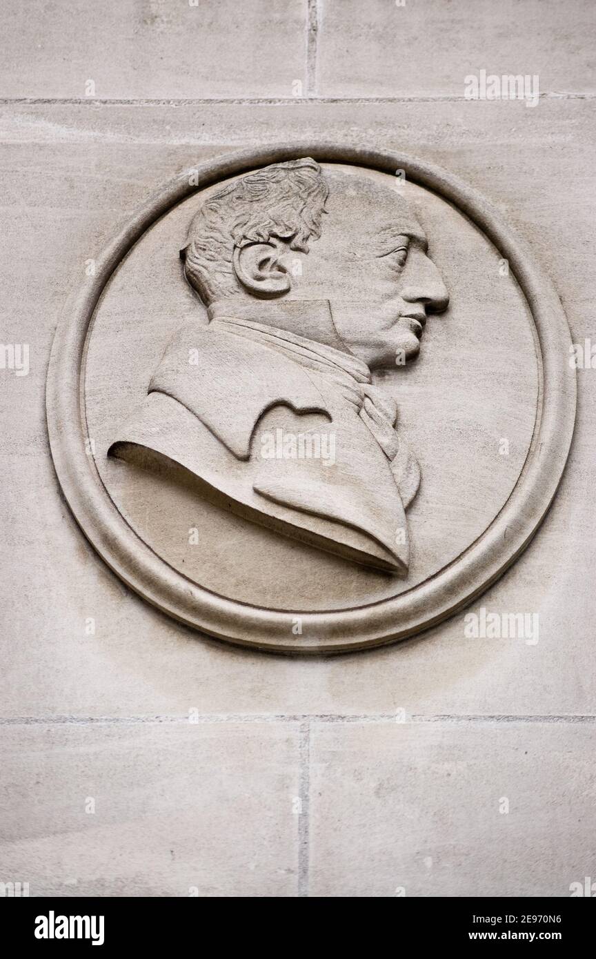 Portrait sculpté de George Dance le plus jeune (1741 - 1825), architecte et arpenteur de la ville de Londres. Membre fondateur de la Royal Academy. Public Banque D'Images