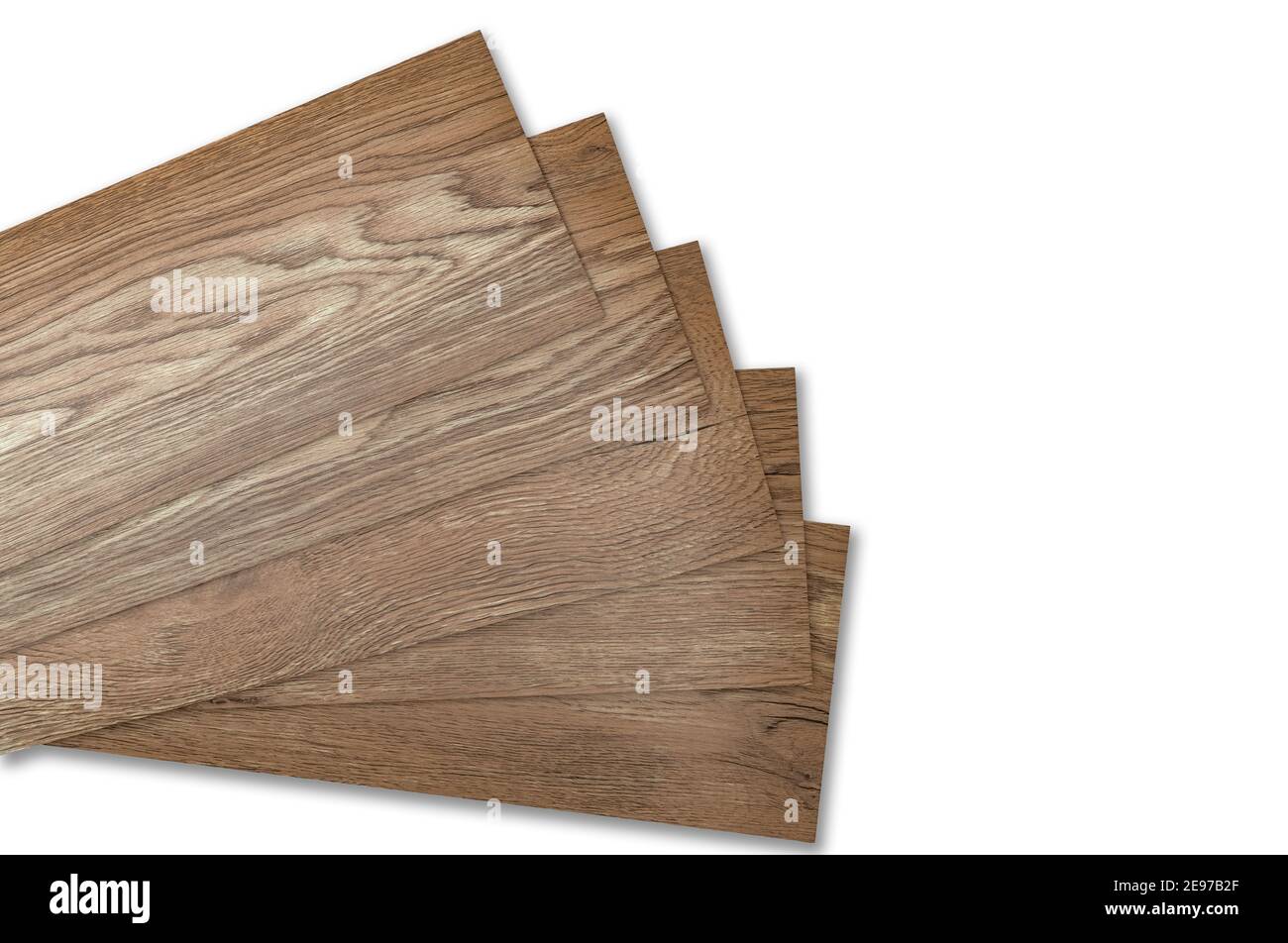 Carreaux de vinyle empilés isolés sur fond blanc pour le design intérieur de la maison pour la rénovation de la maison. Nouveau carrelage en vinyle à motif en bois. Revêtement de sol en vinyle. Banque D'Images