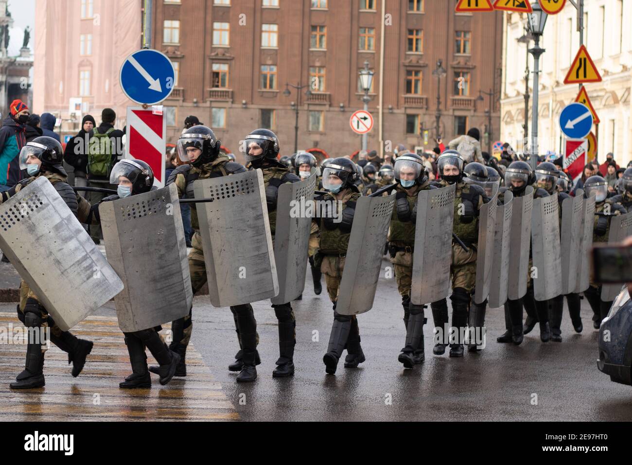 Saint-Pétersbourg, Russie - 31 janvier 2021 : groupe de police ou d'armée dans la rue, manifestation en Russie, Editorial Banque D'Images