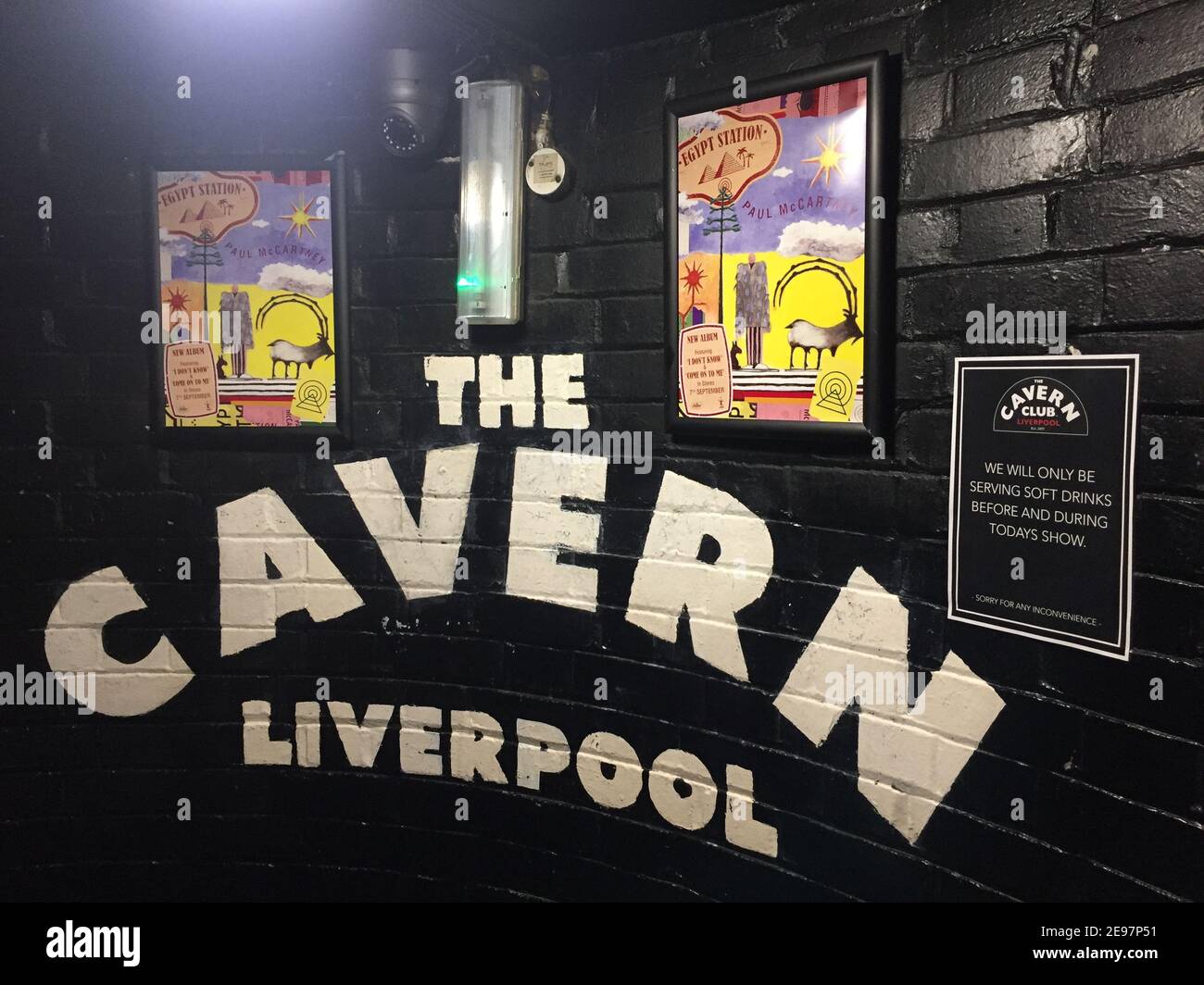 Liverpool, Royaume-Uni. 26 juillet 2018. « Cavern Club Liverpool » est écrit sur un mur dans le Cavern Club. Sans préavis, un jeune groupe pop britannique joue son premier concert au Cavern Club à l'heure du déjeuner il y a 60 ans. Aujourd'hui, la cave à musique de Liverpool est un lieu culte pour les fans des Beatles. Pourtant, le Real Cavern Club n'existe pas depuis des décennies. (À dpa 'il y a 60 ans: Beatles première au (maintenant légendaire) Cavern Club') Credit: Philip Dethlefs/dpa/Alay Live News Banque D'Images