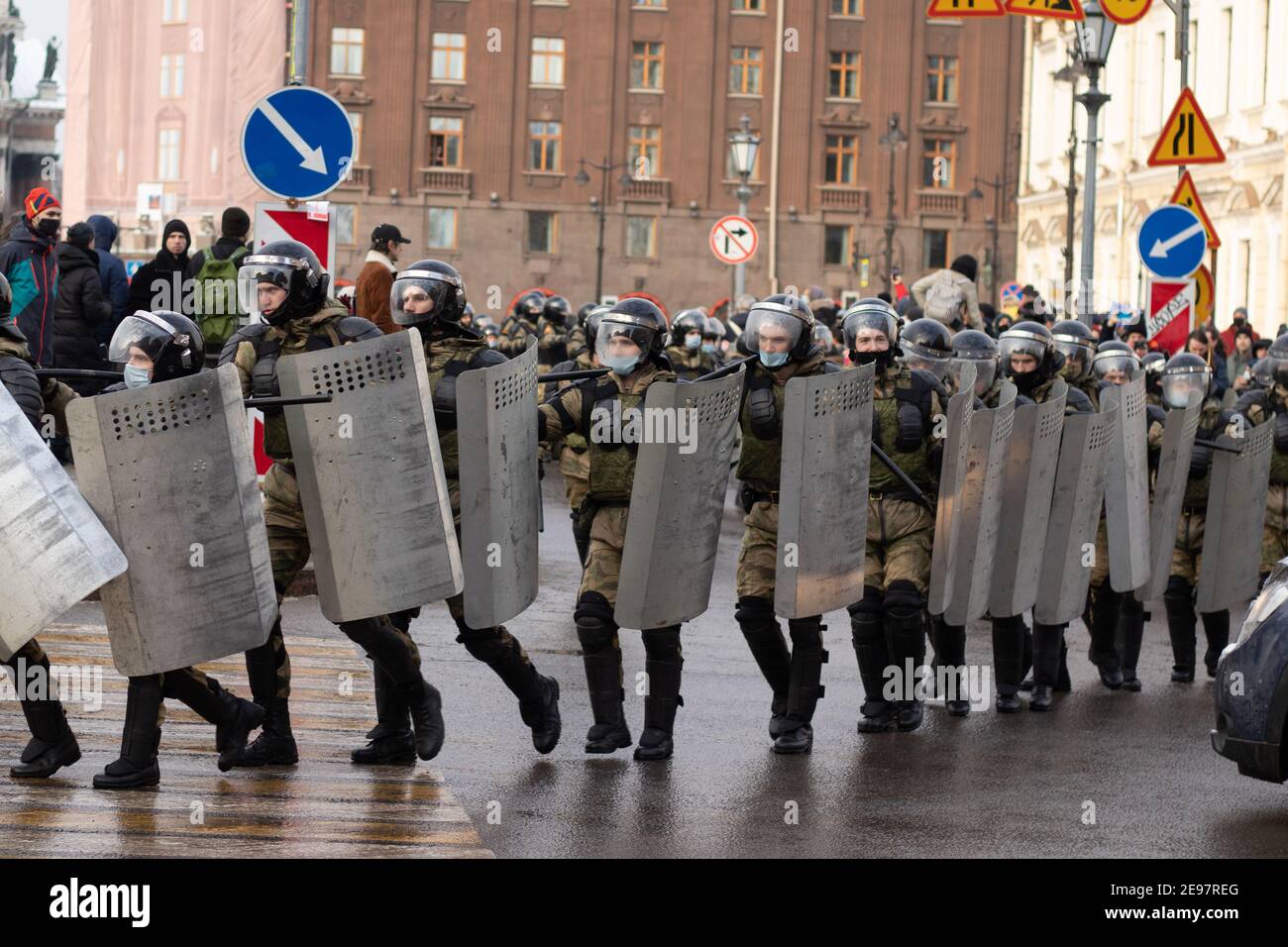 Saint-Pétersbourg, Russie - 31 janvier 2021 : la police est armée pour protester contre les combats de rue, éditorial Banque D'Images