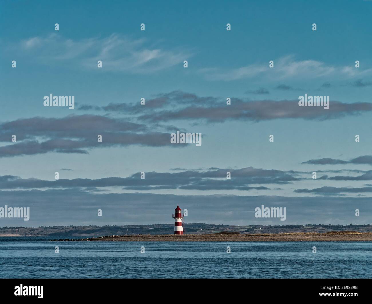 Phare du fjord d'Oddesund, dans les zones rurales du Danemark Banque D'Images