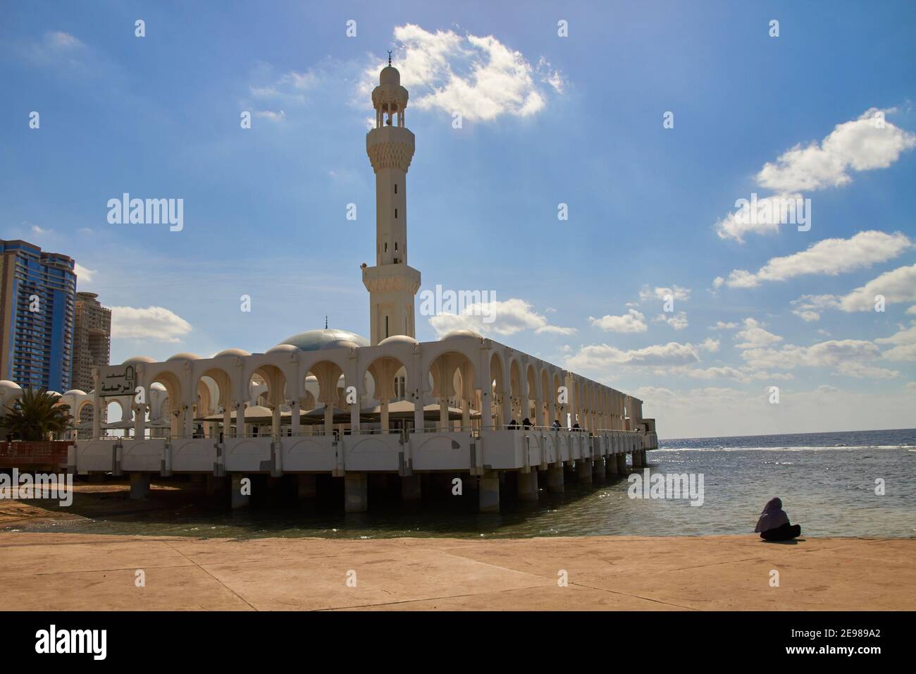 La mosquée flottante de Jeddah est située sur la corniche en bord de mer. Banque D'Images