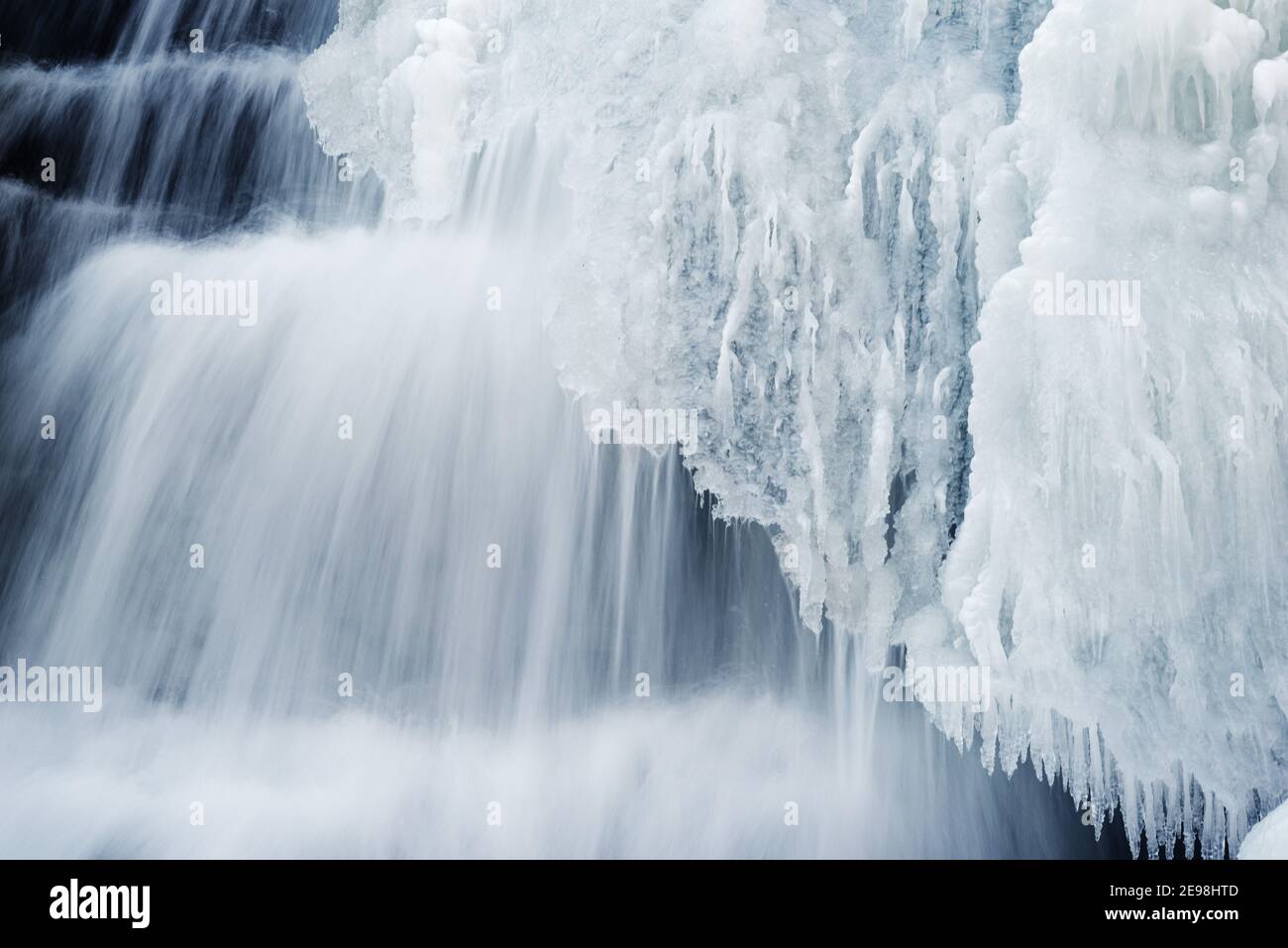 Formations de glace dans une cascade au Québec, Canada Banque D'Images