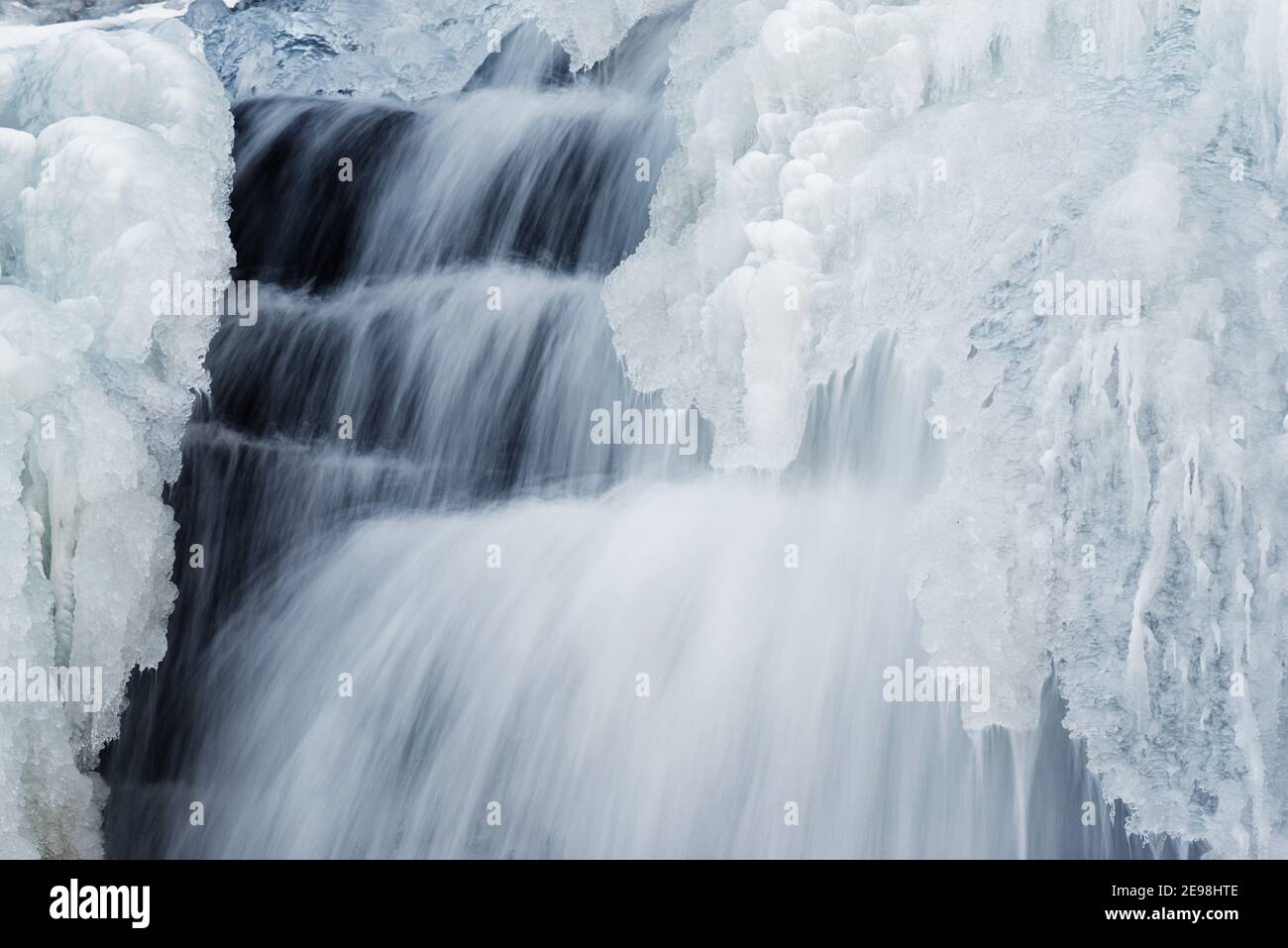 Formations de glace dans une cascade au Québec, Canada Banque D'Images