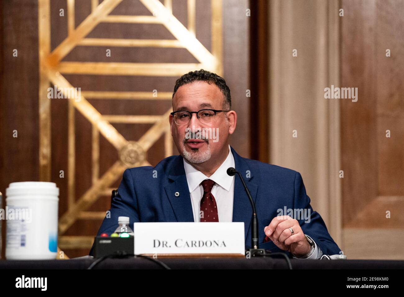Washington, États-Unis. 03ème février 2021. Miguel A. Cardona parle lors de son audition de confirmation d'être secrétaire de l'éducation au Comité sénatorial de la santé, de l'éducation, du travail et des pensions à Capitol Hill à Washington le 3 février 2020. Photo de piscine par Anna Moneymaker/UPI crédit: UPI/Alay Live News Banque D'Images