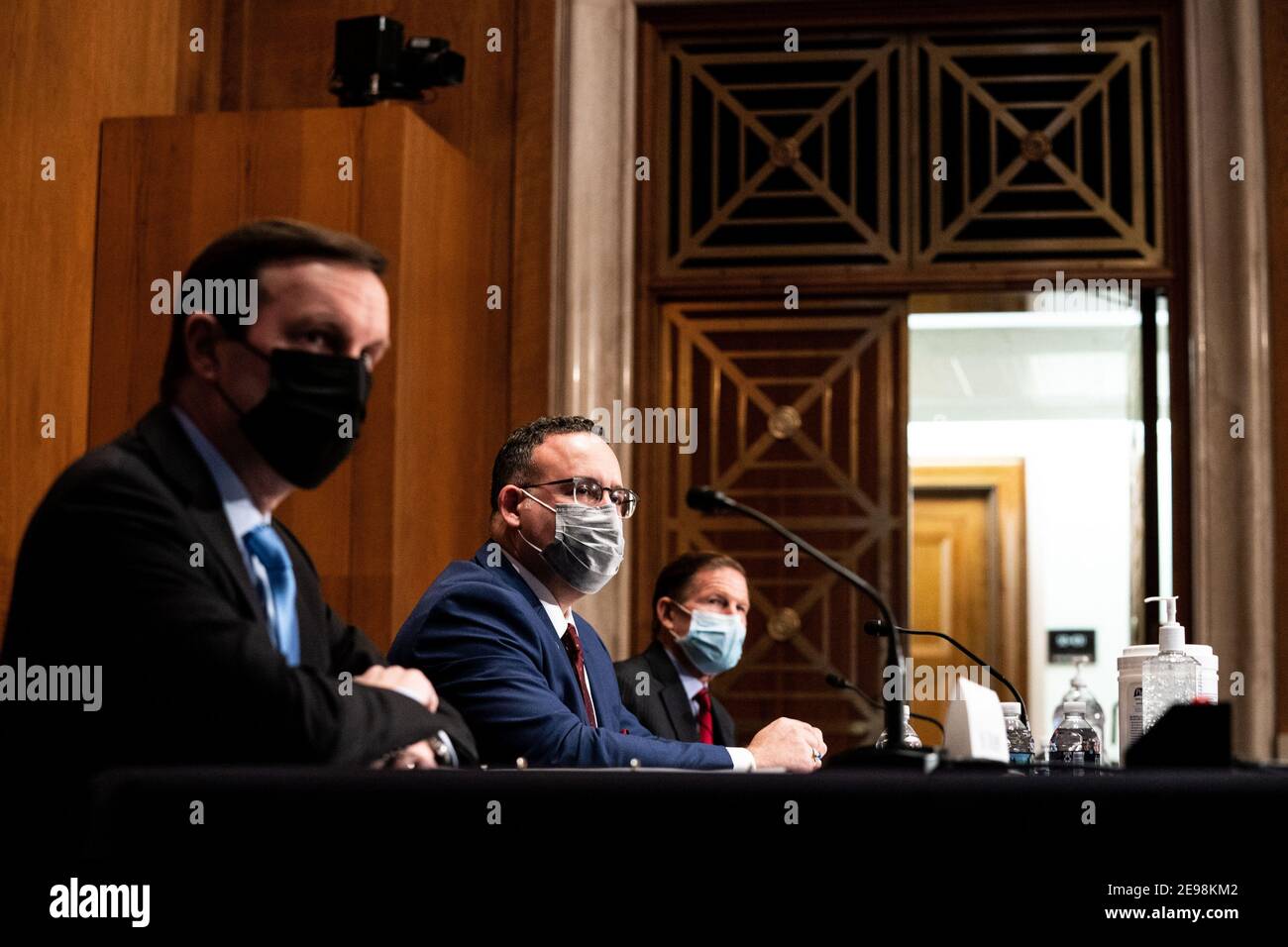 Washington, États-Unis. 03ème février 2021. Miguel A. Cardona écoute lors de son audition de confirmation pour être secrétaire de l'éducation au comité sénatorial de la santé, de l'éducation, du travail et des pensions à Capitol Hill, à Washington, le 3 février 2020. Photo de piscine par Anna Moneymaker/UPI crédit: UPI/Alay Live News Banque D'Images
