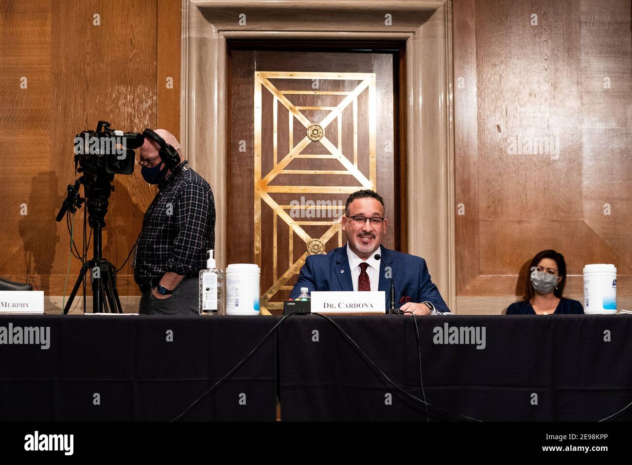 Washington, États-Unis. 03ème février 2021. Miguel A. Cardona parle lors de son audition de confirmation d'être secrétaire de l'éducation au Comité sénatorial de la santé, de l'éducation, du travail et des pensions à Capitol Hill à Washington le 3 février 2020. Photo de piscine par Anna Moneymaker/UPI crédit: UPI/Alay Live News Banque D'Images