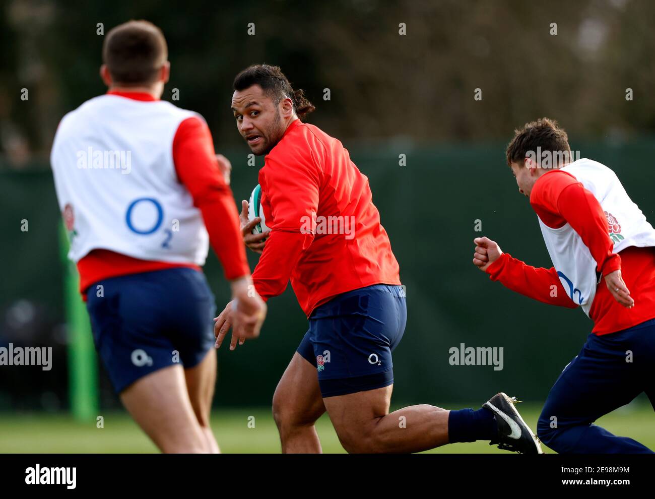 Billy Vunipola (centre) d'Angleterre pendant une séance d'entraînement à l'hôtel Lensbury, Teddington. Date de la photo: Mercredi 3 février 2021. Voir l'histoire de PA RUGBYU England. Le crédit photo devrait se lire : Adrian Dennis/PA Wire. RESTRICTIONS : l'utilisation est soumise à des restrictions. Utilisation éditoriale uniquement, aucune utilisation commerciale sans le consentement préalable du détenteur des droits. Banque D'Images
