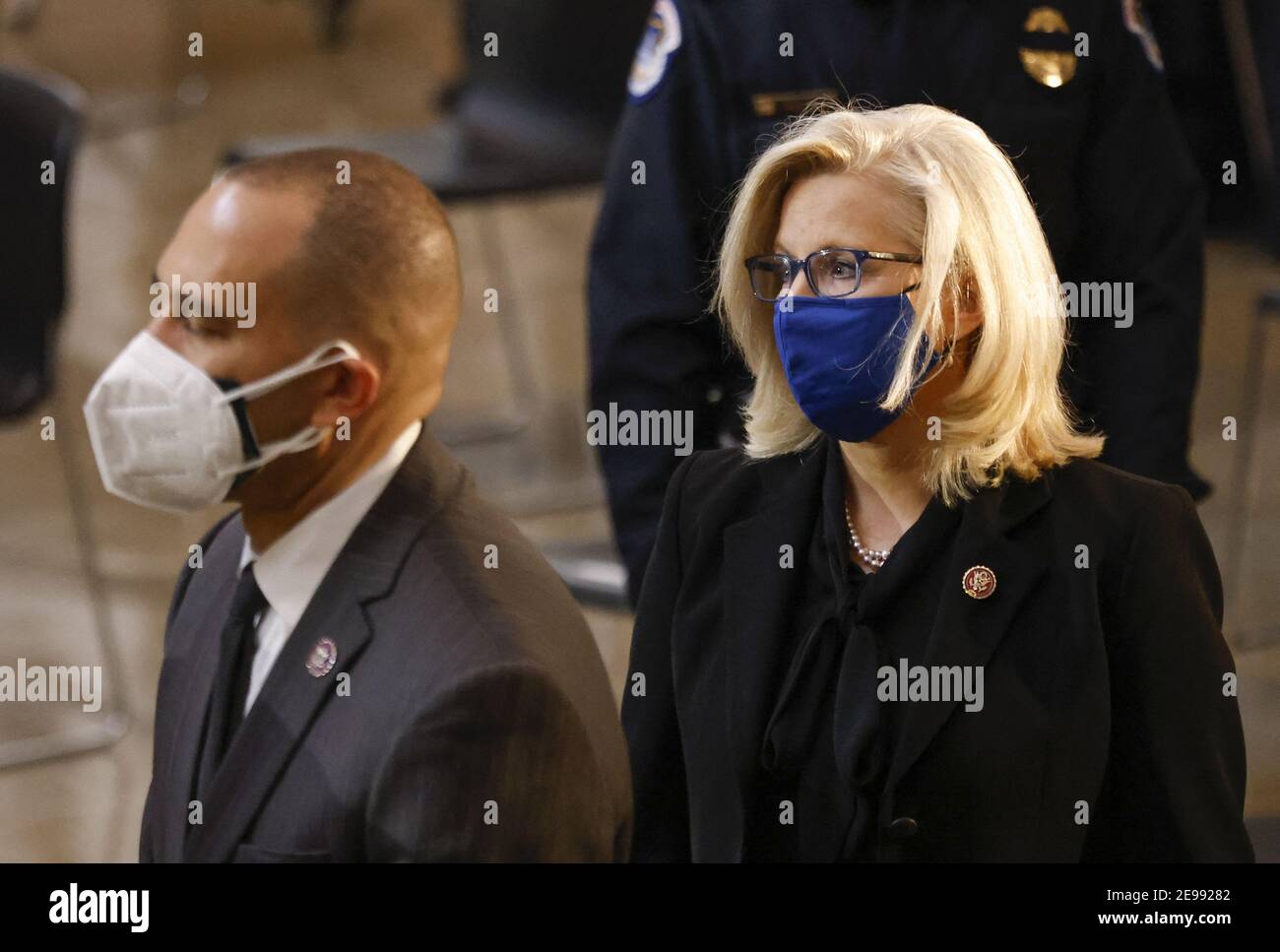 Liz Cheney (R-WY), représentant des États-Unis, assiste à une cérémonie pour le policier du Capitole, Brian Sicknick, alors qu'il est en honneur dans la rotonde du Capitole des États-Unis à Washington, le 3 février 2021. Photo de Carlos Barria/Pool/ABACAPRESS.COM Banque D'Images