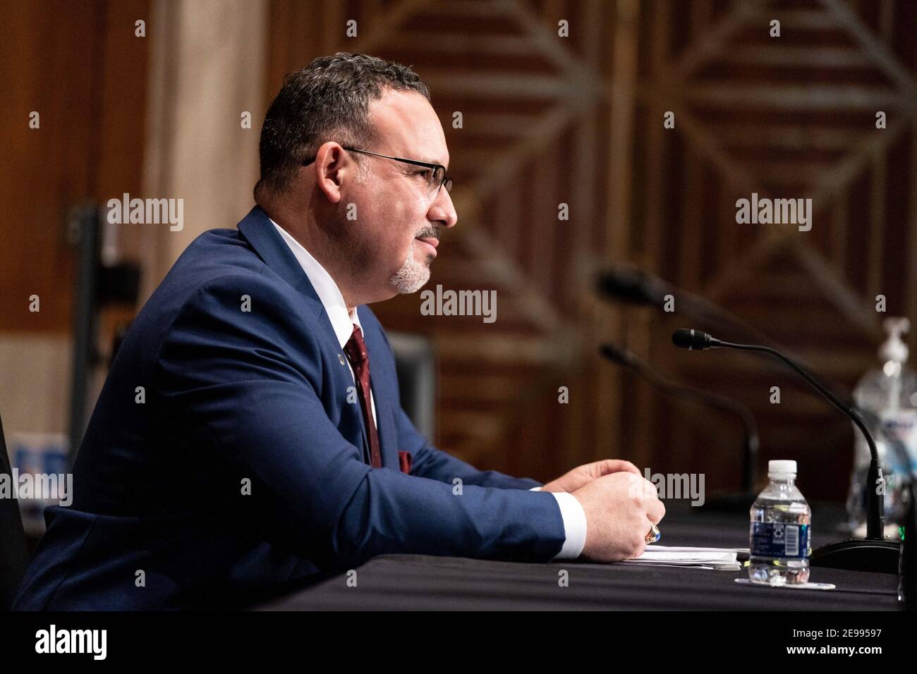 Washington, États-Unis. 03ème février 2021. Miguel A. Cardona parle lors de son audition de confirmation pour être secrétaire de l'éducation au Comité sénatorial de la santé, de l'éducation, du travail et des pensions à Capitol Hill à Washington, DC, le mercredi 3 février 2021. Photo de piscine par Anna Moneymaker/UPI crédit: UPI/Alay Live News Banque D'Images
