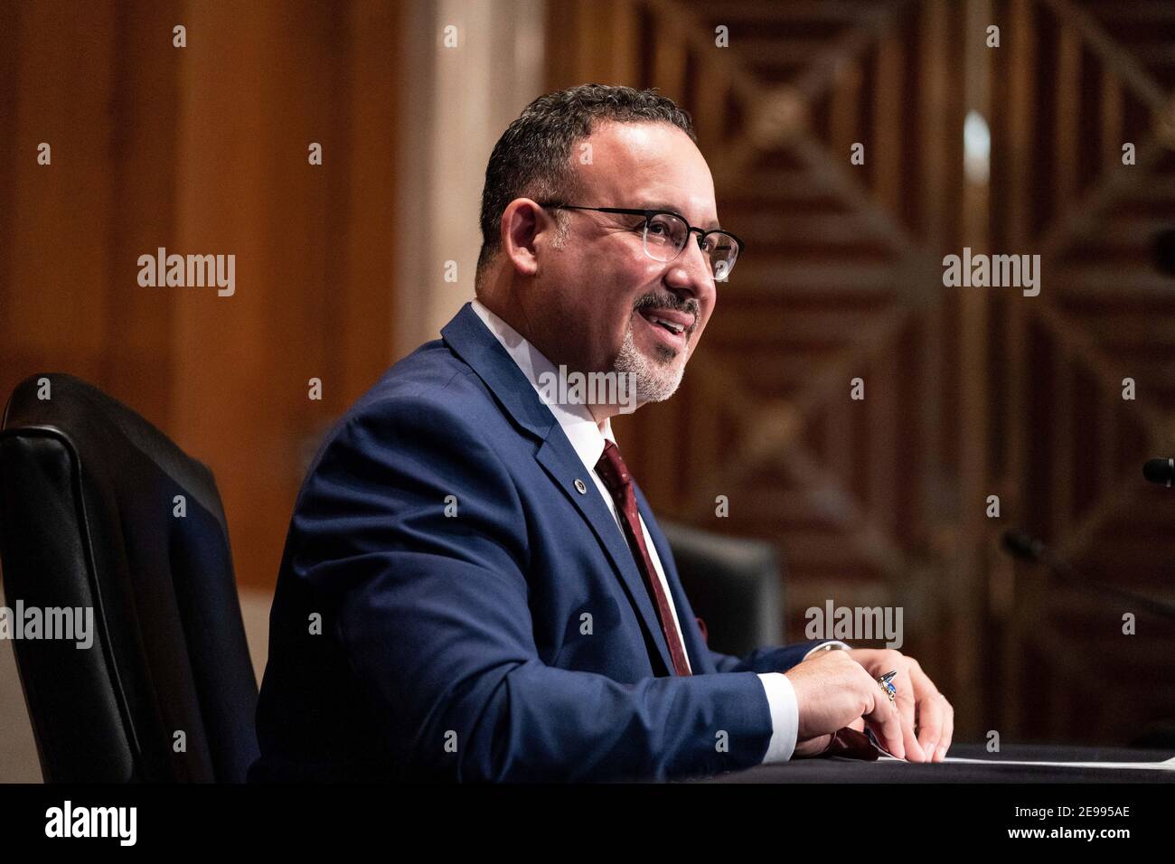 Washington, États-Unis. 03ème février 2021. Miguel A. Cardona parle lors de son audition de confirmation pour être secrétaire de l'éducation au Comité sénatorial de la santé, de l'éducation, du travail et des pensions à Capitol Hill à Washington, DC, le mercredi 3 février 2021. Photo de piscine par Anna Moneymaker/UPI crédit: UPI/Alay Live News Banque D'Images