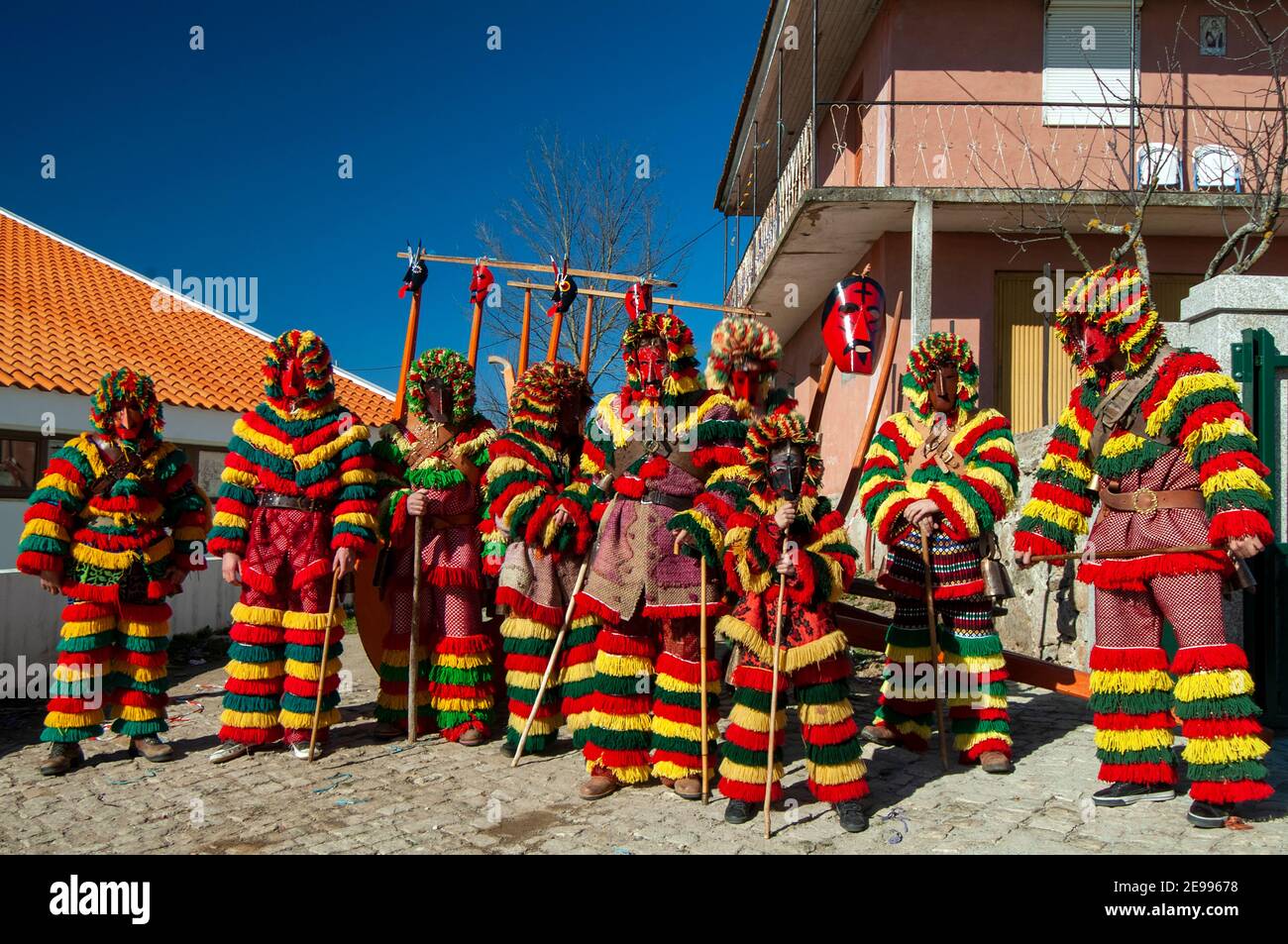 Caretos de Podence, masque traditionnel et carnaval à Podence, Trás os Montes, Portugal. Banque D'Images