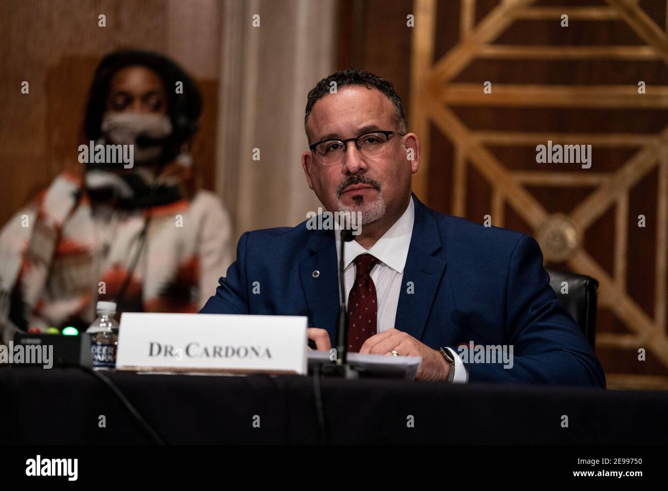 Washington, États-Unis. 03ème février 2021. Miguel A. Cardona écoute lors de son audition de confirmation pour être secrétaire de l'éducation au comité sénatorial de la santé, de l'éducation, du travail et des pensions à Capitol Hill à Washington, DC, le mercredi 3 février 2021. Photo de piscine par Anna Moneymaker/UPI crédit: UPI/Alay Live News Banque D'Images