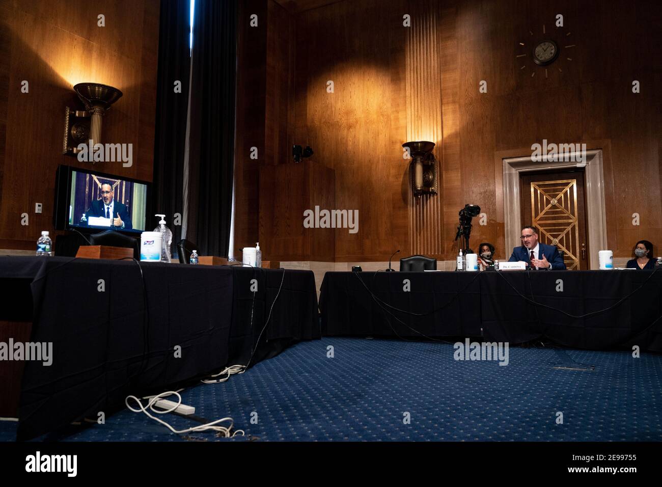 Washington, États-Unis. 03ème février 2021. Miguel A. Cardona parle lors de son audition de confirmation pour être secrétaire de l'éducation au Comité sénatorial de la santé, de l'éducation, du travail et des pensions à Capitol Hill à Washington, DC, le mercredi 3 février 2021. Photo de piscine par Anna Moneymaker/UPI crédit: UPI/Alay Live News Banque D'Images