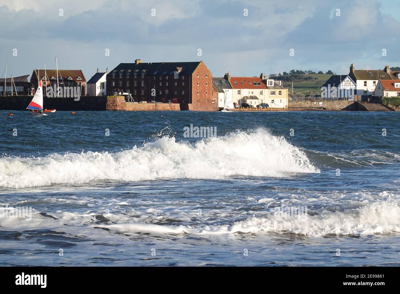 Topper Sailing Dinghy, West Bay and Harbour, North Berwick Banque D'Images