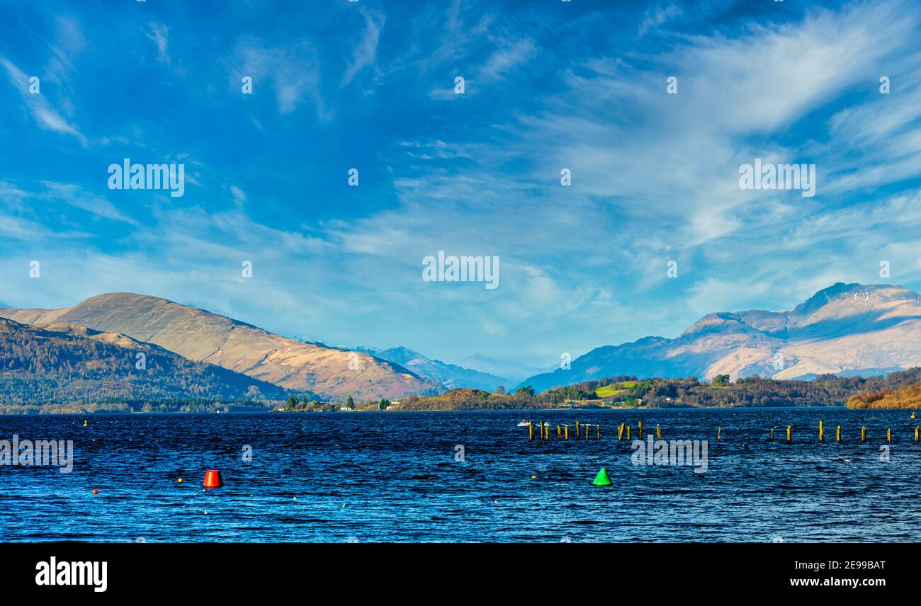 Sur le bonnie, bonnie Banks du Loch Lomond. Avec de la neige sur Ben Lomond, Balloch, Loch Lomond et le parc national des Trossachs, Écosse Banque D'Images