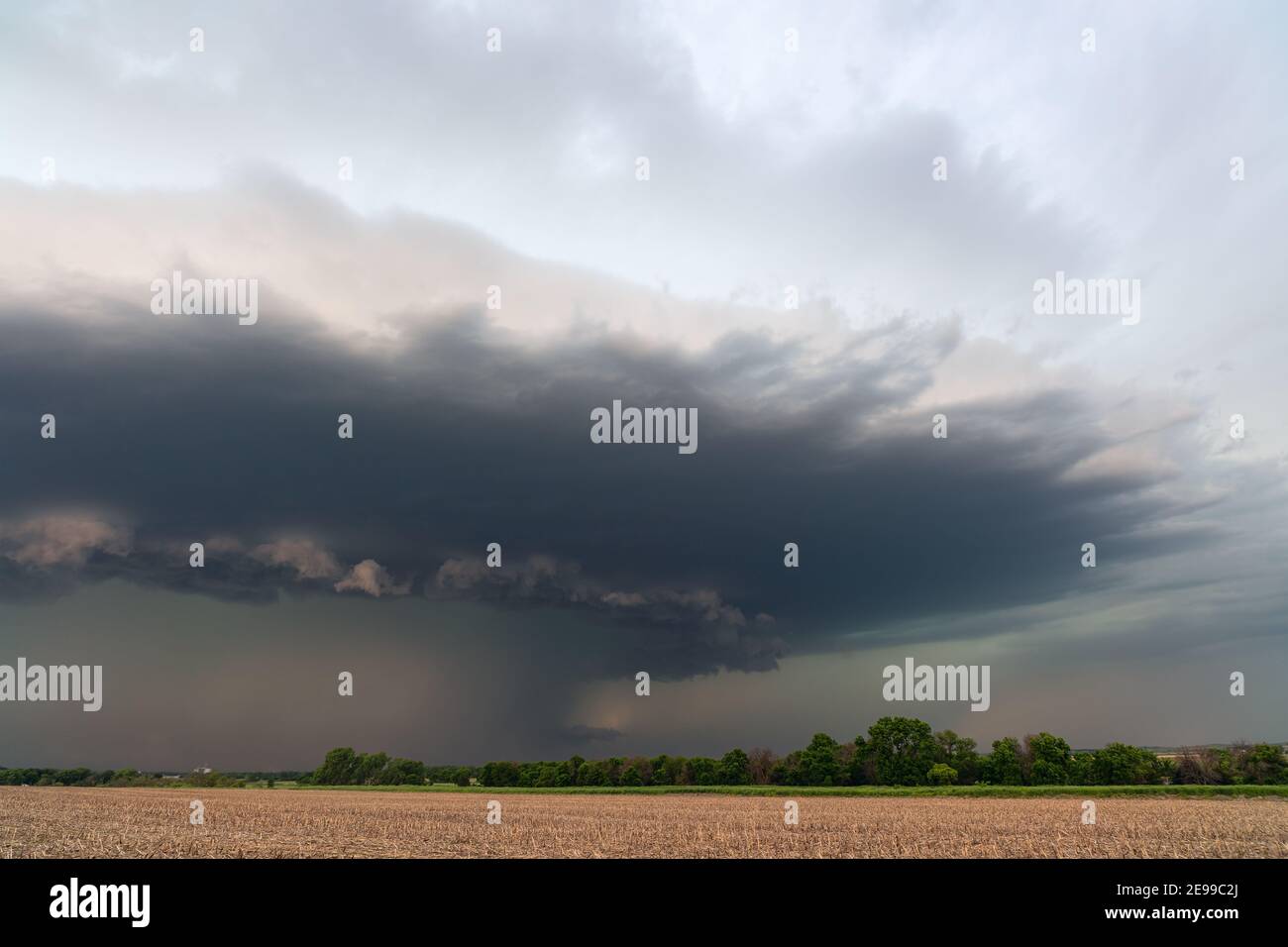 Nuage de tempête sombre et forte pluie d'un orage près de Taylor, Nebraska Banque D'Images