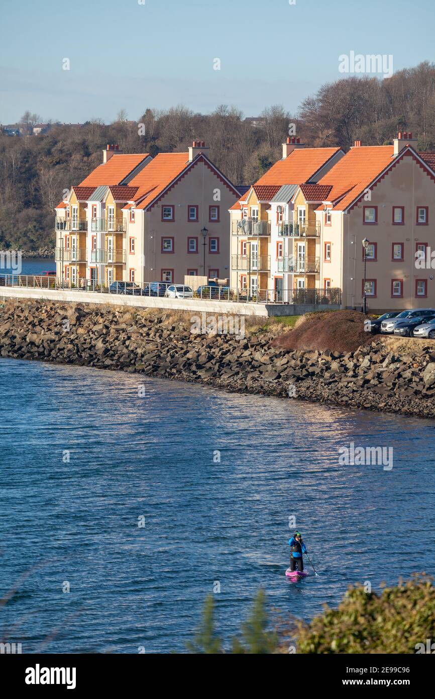 Une frontière de paddle à la baie Saint Davids à Dalgety Bay, Fife, Écosse Banque D'Images