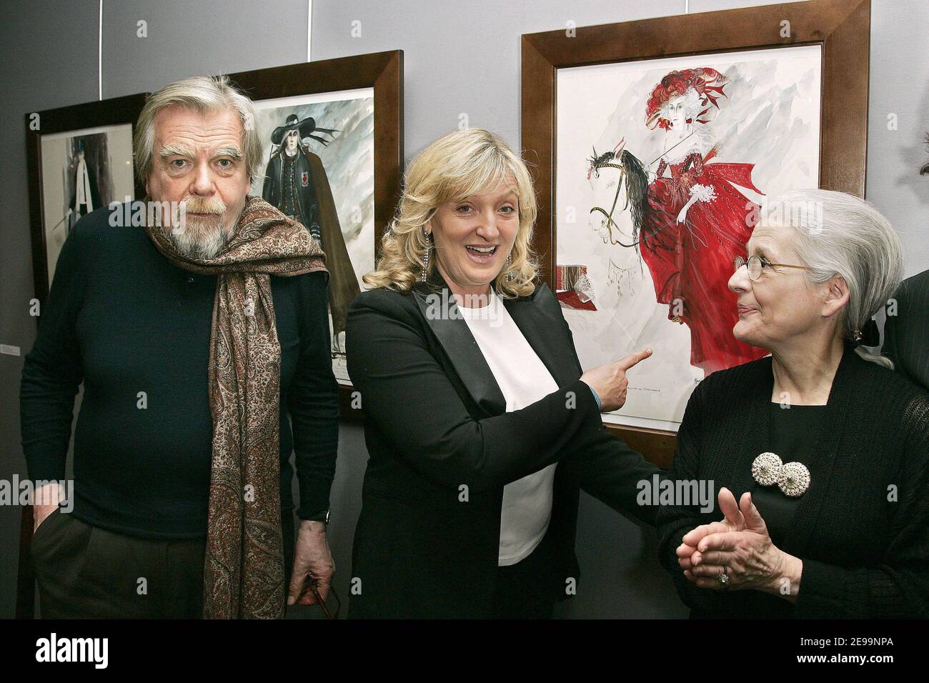 L'acteur français Michael Lonsdale avec Charlotte de Turckheim et le couturier Yvonne Sassinot de Nesle assistent au 1er festival international de 'Cinéma, costumes et modes' à l'espace Pierre Cardin' à Paris, France, le 31 mars 2006. Photo de Laurent Zabulon/ABACAPRESS.COM. Banque D'Images L'acteur français Michael Lonsdale avec Charlotte de Turckheim et le couturier Yvonne Sassinot de Nesle assistent au 1er festival international de 'Cinéma, costumes et modes' à l'espace Pierre Cardin' à Paris, France, le 31 mars 2006. Photo de Laurent Zabulon/ABACAPRESS.COM. Banque D'Images
