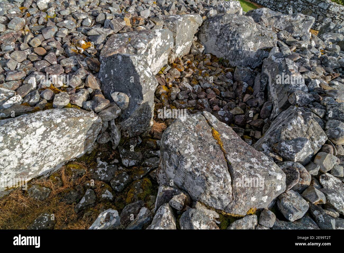 Creevykeel, Comté de Sligo, Irlande. 26 avril 2016. Le Creevykeel court Tomb est situé près de Cliffoney, dans le comté de Sligo, en Irlande. Banque D'Images