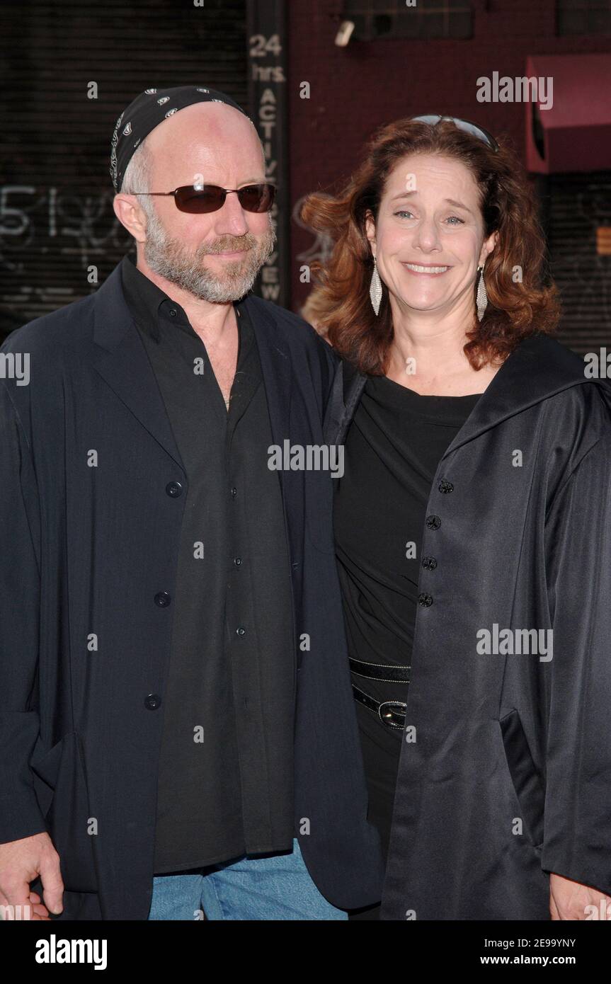 L'actrice Debra Winger arrive avec son mari aux prix de la NFAA qui ont eu lieu au Baryshnikov Arts Centre à New York, le lundi 24 avril 2006. Photo de Nicolas Khayat/ABACAPRESS.COM Banque D'Images