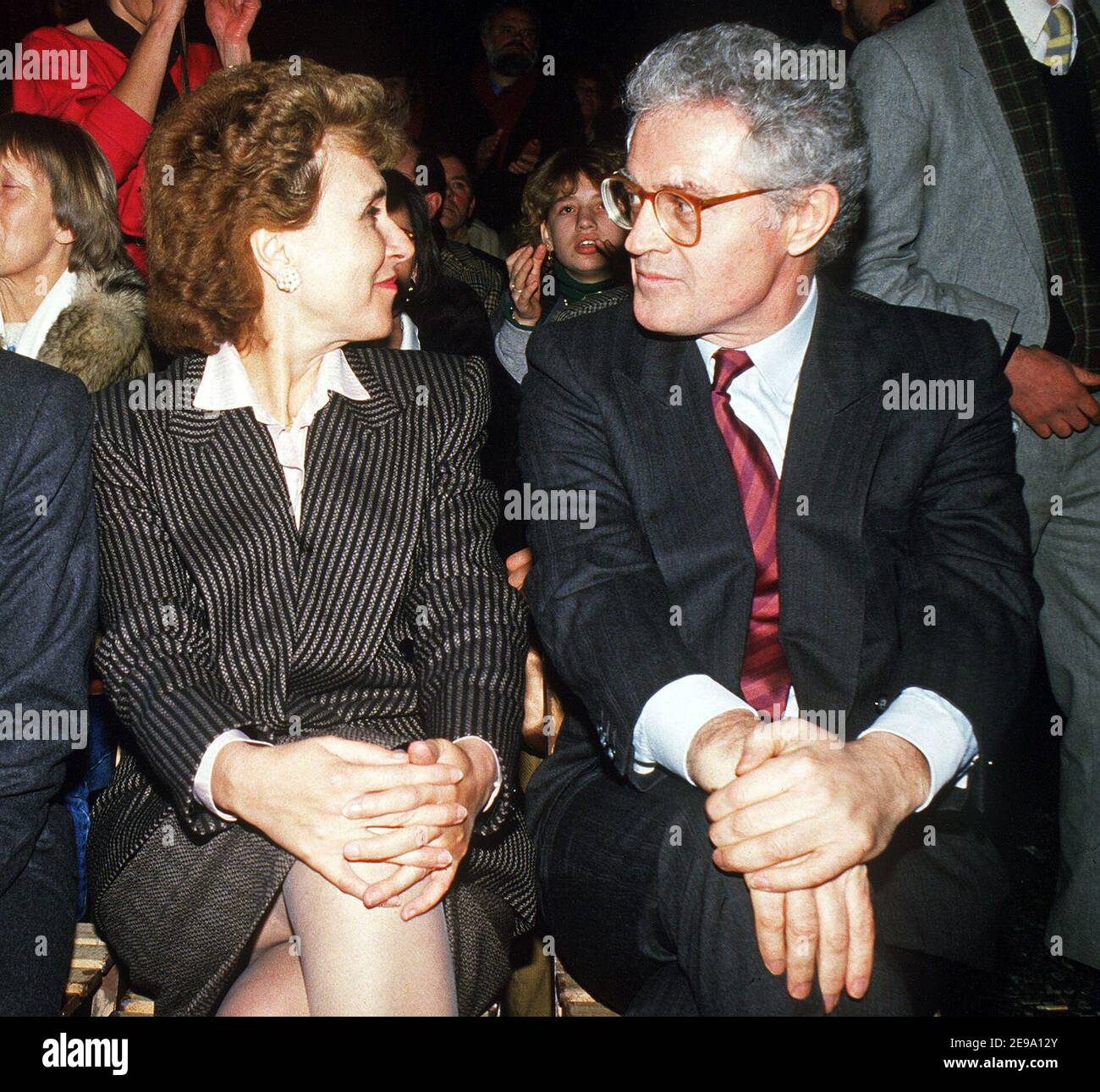 Photo du dossier de l'ancien ministre français Edith Cresson et du Premier ministre français Lionel Jospin le 25 janvier 1986. Photo de Christophe Guibbbaud/ABACAPRESS.COM Banque D'Images