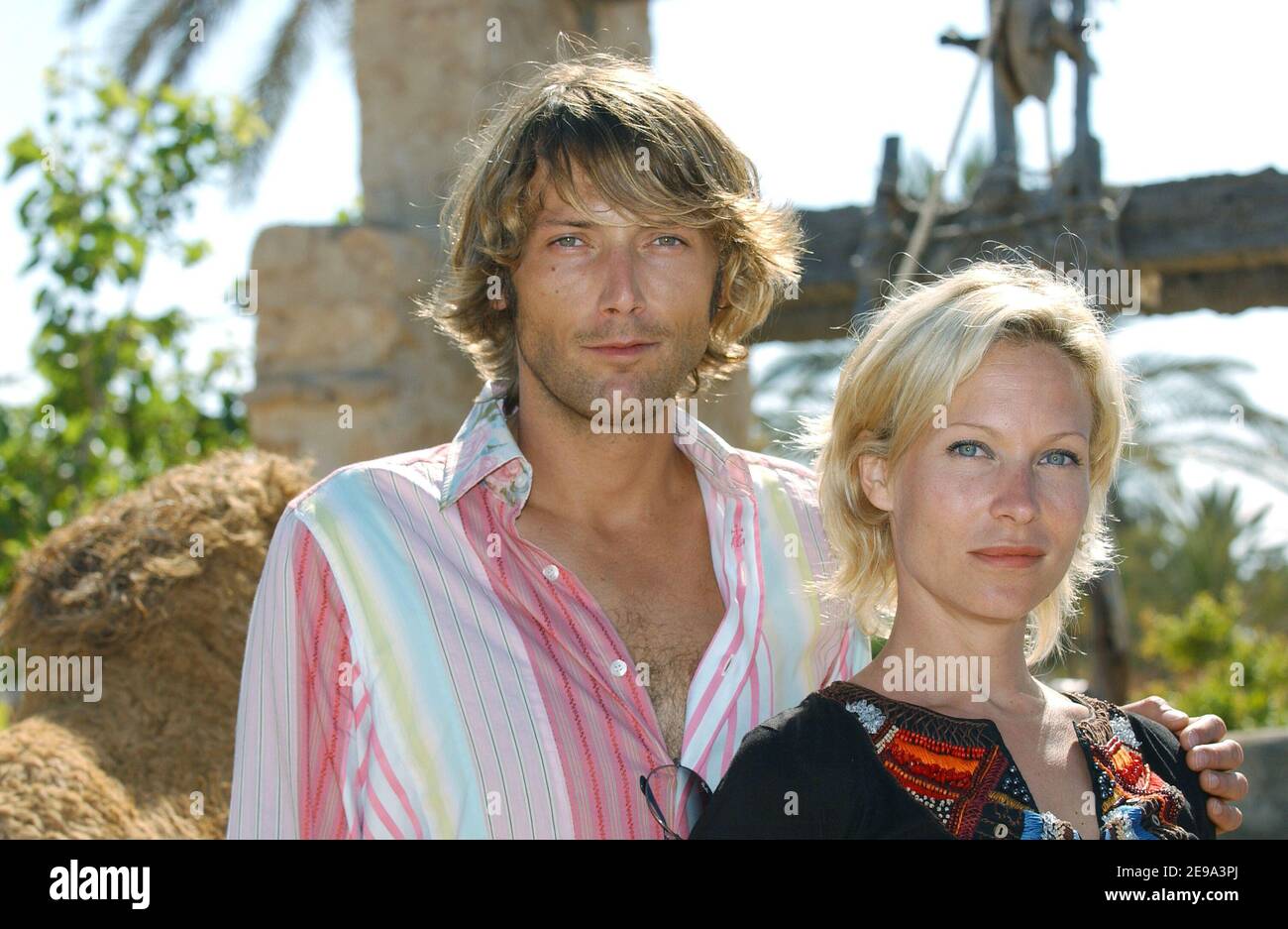 Les acteurs français Rebecca Hampton et Lauren Kerustore posent lors du premier Festival international de télévision de Djerba, à Djerba, en Tunisie, le 29 avril 2006. Photo de Bruno Klein/ABACAPRESS.COM Banque D'Images