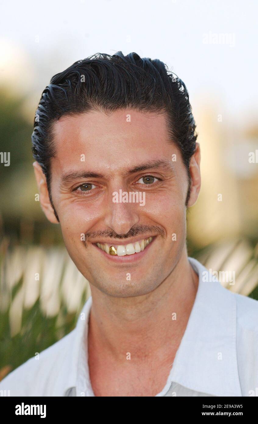 L'acteur français Jalil Naciri pose lors du premier Festival international de télévision de Djerba à Djerba, Tunisie, le 30 avril 2006. Photo de Bruno Klein/ABACAPRESS.COM Banque D'Images