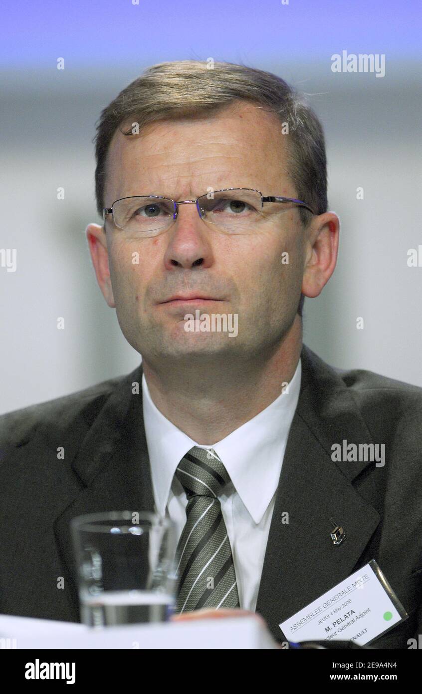 Patrick Pelata, directeur de Renault, assiste à l'assemblée générale de Renault à Paris, en France, le 4 mai 2006. Photo Christophe Guibbbaud/ABACAPRESS.COM Banque D'Images