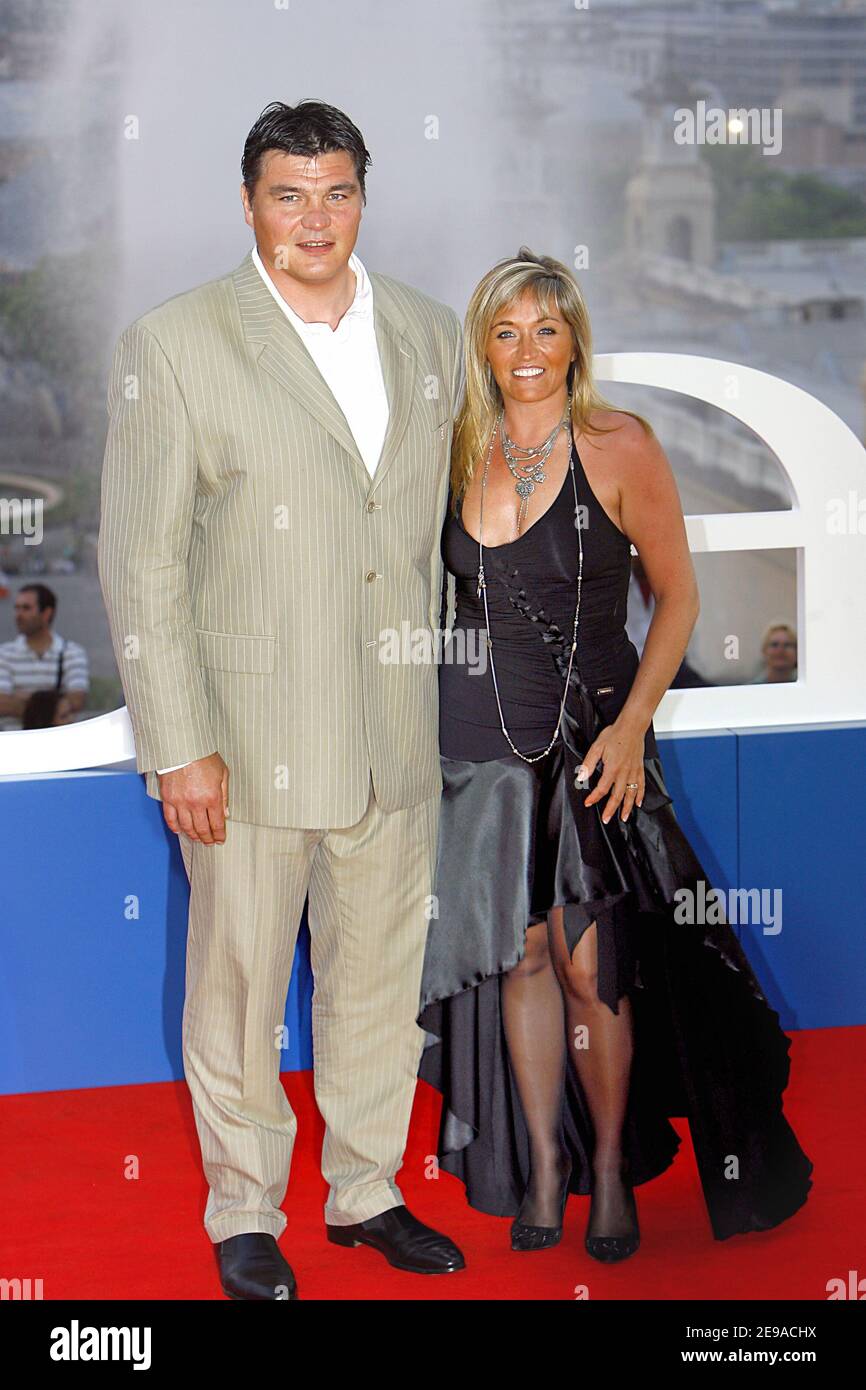 David Douillet et son épouse arrivent à la Laureus World Sport Awards  Welcome Party à Barcelone, Espagne, le 21 mai 2006. Les athlètes recevront  les Prix Laureus le lundi 22 mai 2006.