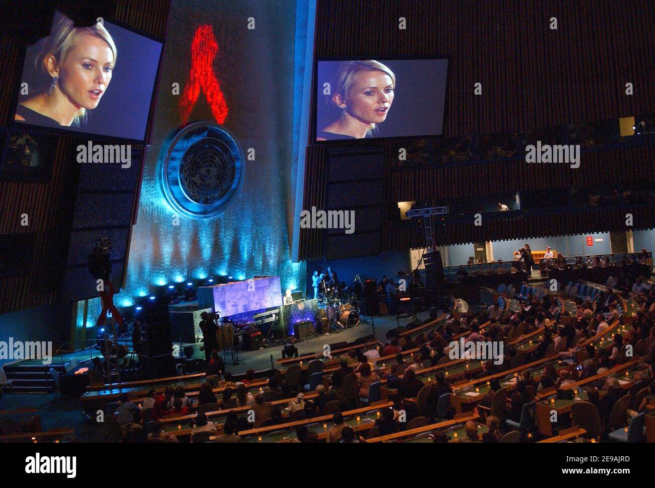 'L'actrice Naomi Watts assiste à ''une soirée de Rememberance et d'espoir : unir le monde contre le SIDA'', tenue dans la salle de l'Assemblée générale des Nations Unies à New York, NY, USA, le jeudi 1er juin 2006. Photo de Nicolas Khayat/ABACAPRESS.COM' Banque D'Images