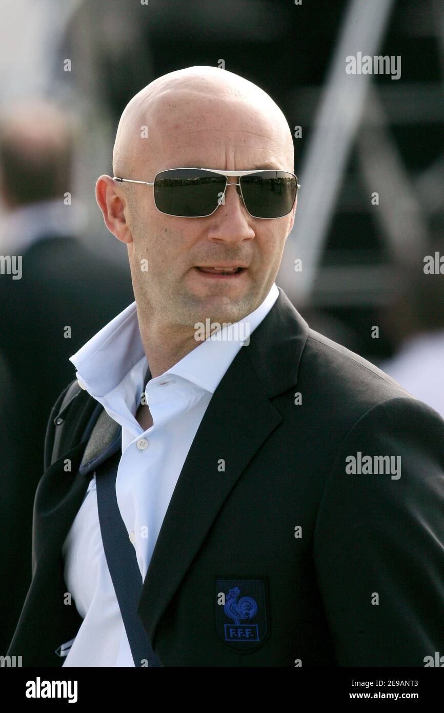 Le gardien de but français Fabien Barthez arrive à l'aéroport de Hanovre le 8 juin 2006 à Hanovre, en Allemagne. Photo de Gouhier-Hahn-Orban/Cameleon/ABACAPRESS.COM Banque D'Images