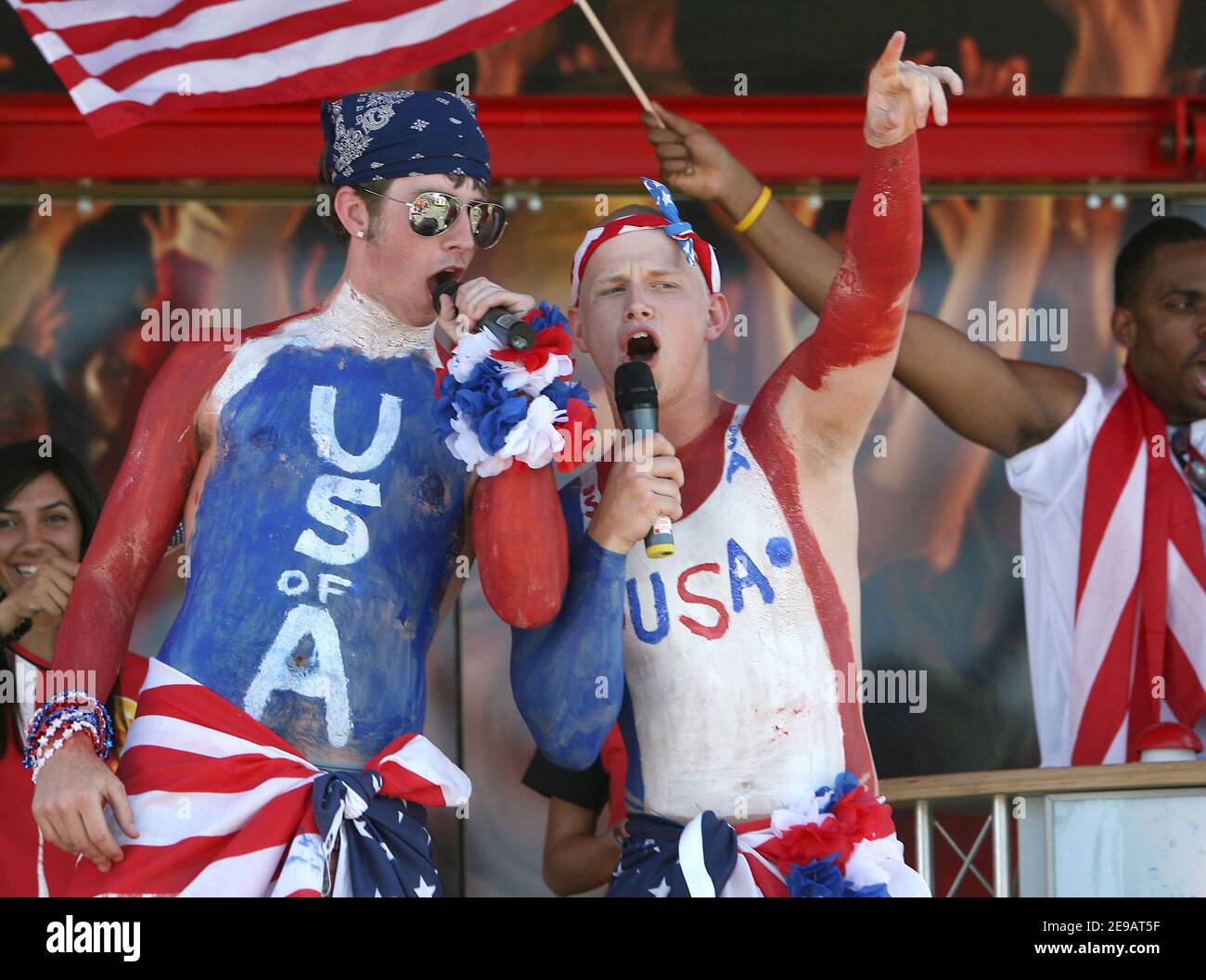 Fans américains photographiés avant le match lors de la coupe du monde 2006 - Groupe E, USA contre République Tchèque, à Gelsenkirchen, Allemagne, le 12 juin 2006. Photo de Gouhier-Hahn-Orban/Cameleon/ABACAPRESS.COM Banque D'Images