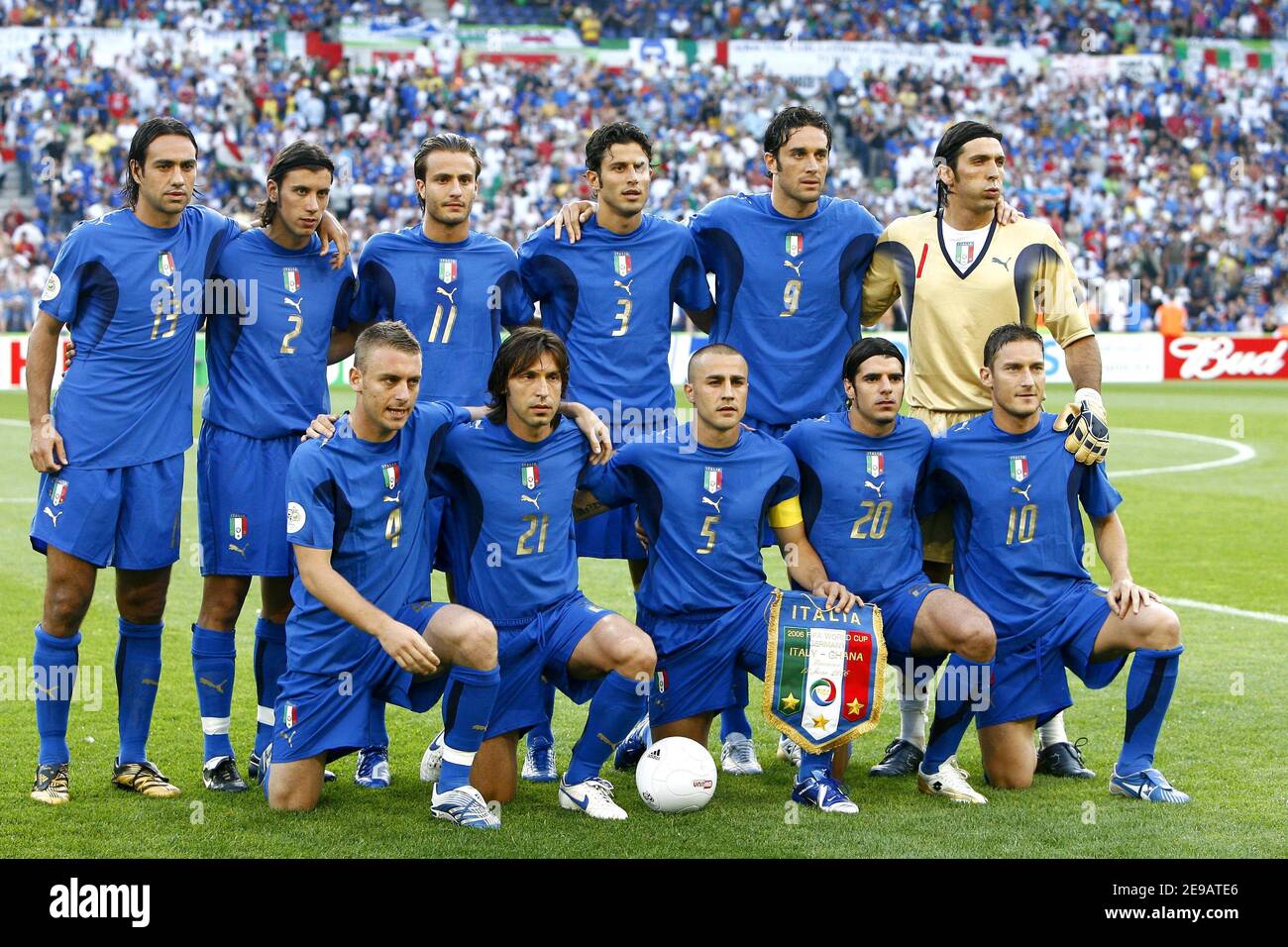 L'équipe italienne de football lors de la coupe du monde 2006, Groupe E,  Italie et Ghana à Hanovre, en Allemagne, le 12 juin 2006. L'Italie a gagné  3-0. Photo de Christian Liewig/ABACAPRESS.COM