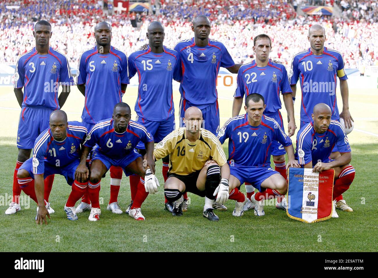 L'équipe française de football lors de la coupe du monde 2006, Groupe G, la  France contre la Suisse à Stuttgart, Allemagne, le 13 juin 2006. Le match  s'est terminé par le tirage