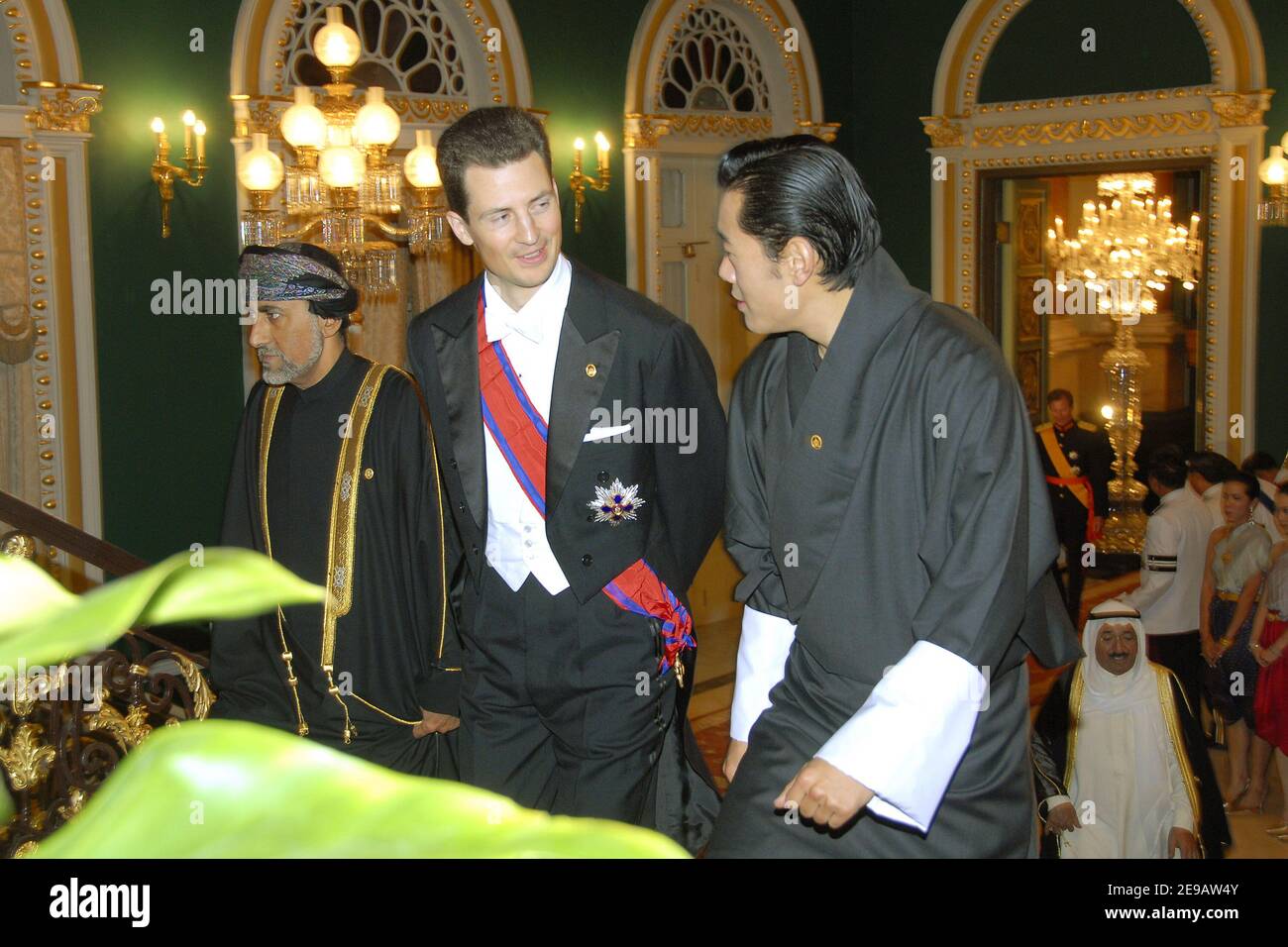 Le prince Alois du Liechtenstein et le roi Jigme Khesar Namgyel Wangchuck de Bouthan assistent à la cérémonie célébrant le 60e anniversaire de son règne, à Bangkok, le 13 juin 2006. Photo de Patrick Durand/Pool/ABACAPRESS.COM Banque D'Images