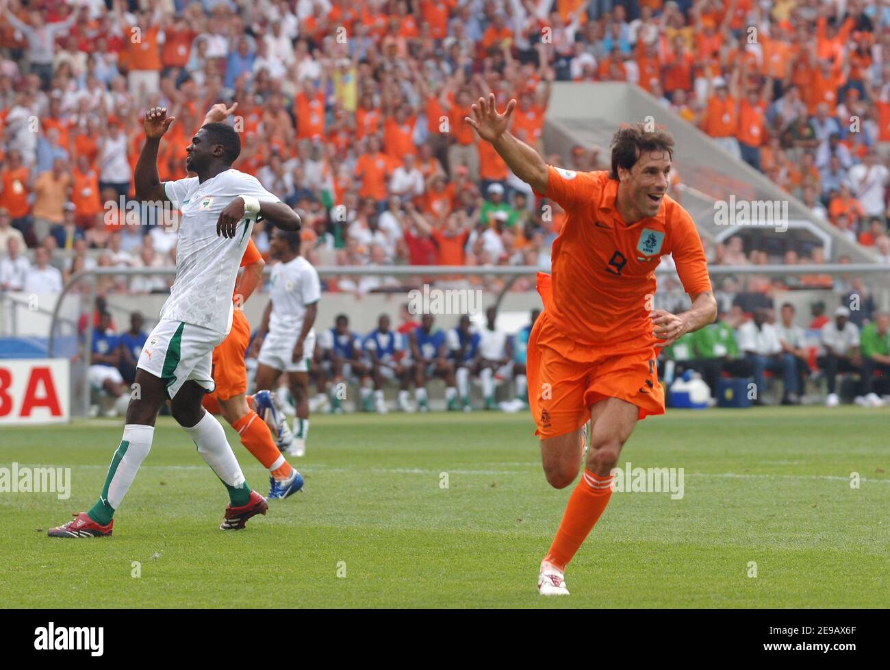 Ruud Van Nistelrooy des pays-Bas célèbre son but lors de la coupe du monde  2006, pays-Bas contre Côte d'Ivoire au stade Gootlieb Daimler à Stuttgart,  Allemagne, le 16, 2006. Les pays-Bas ont