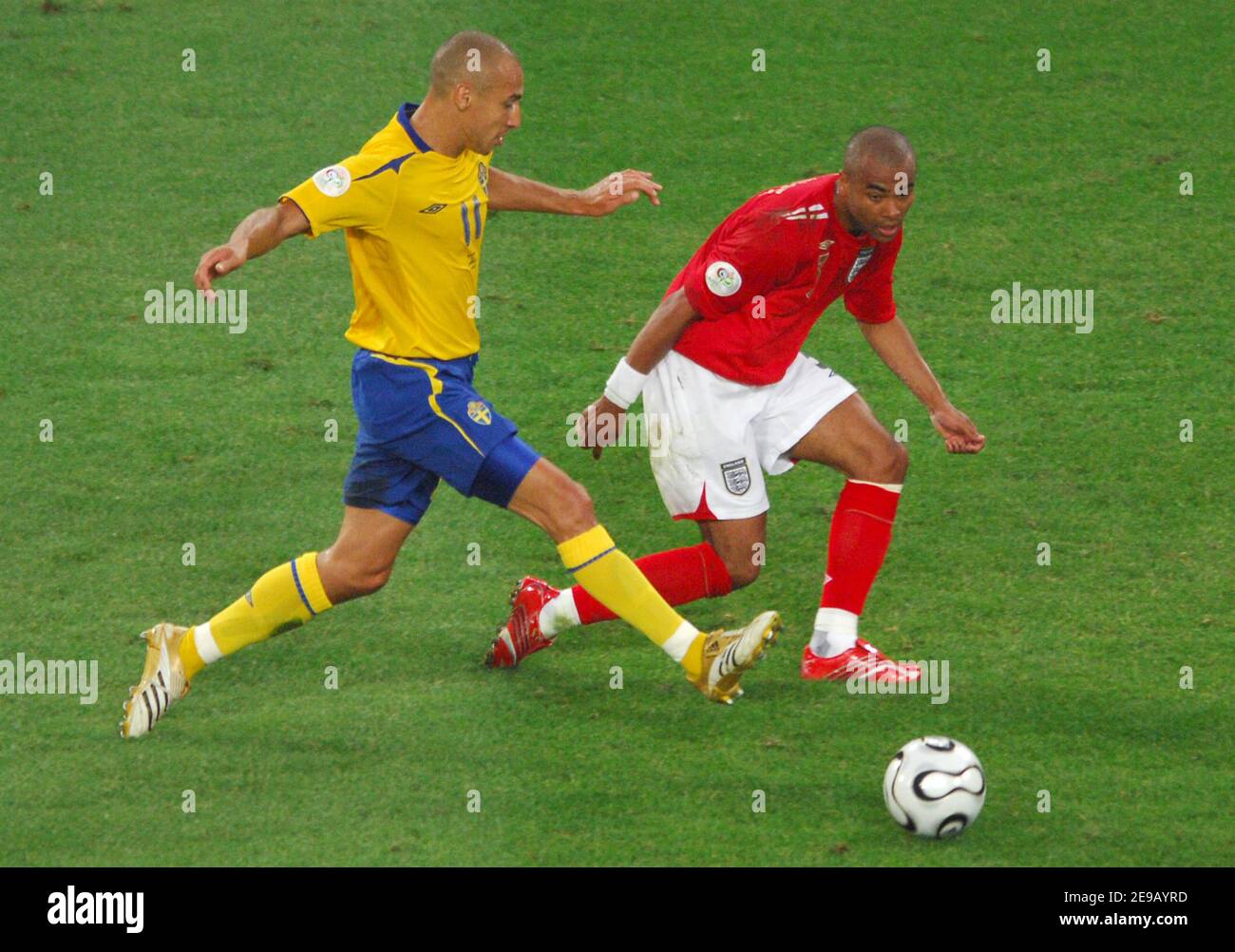 Henrik Larsson en action pendant la coupe du monde 2006, Groupe B, Suède contre Angleterre au stade Rhein-Energie-Stadion de Cologne, Allemagne, le 20 juin 2006. Le match s'est terminé par le tirage au sort de 2-2. Photo de Gouhier-Hahn-Orban/Cameleon/ABACAPRESS.COM Banque D'Images