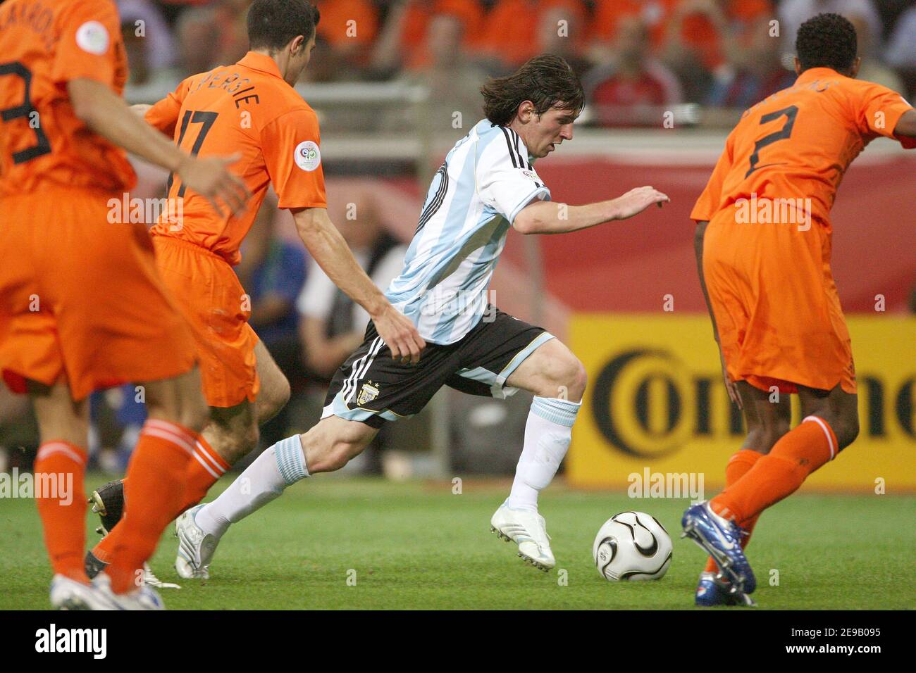 Lionel Messi d'Argentine pendant la coupe du monde 2006, Groupe C, pays-Bas  contre l'Argentine au stade Commerzbank-Arena de Francfort, Allemagne, le  21 juin 2006. Le match s'est terminé par le tirage au
