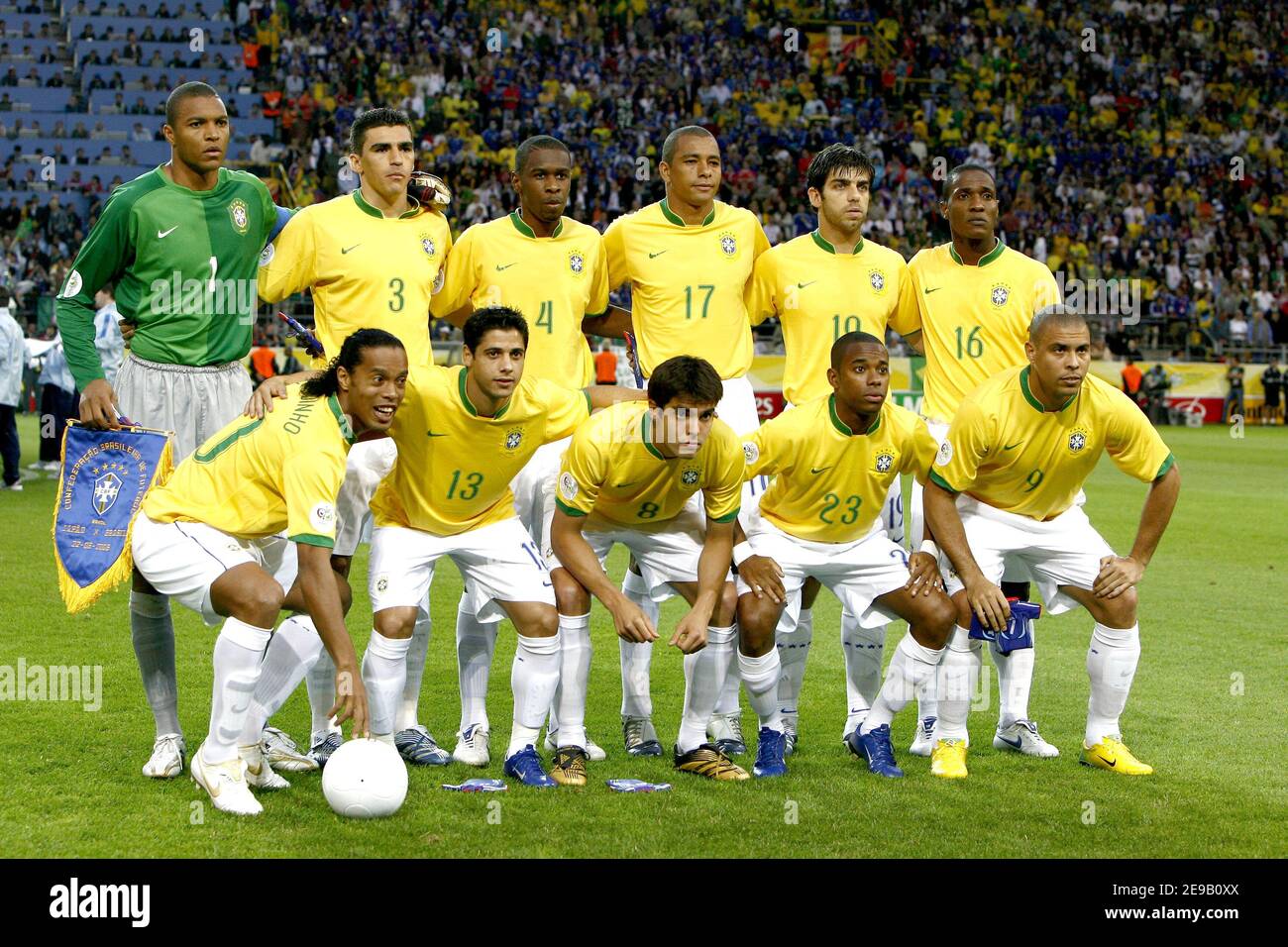 Équipe de football du Brésil pendant la coupe du monde 2006, Groupe F,  Japon contre Brésil au stade signal Iduna Park à Dortmund, Allemagne, le 22  juin 2006. Le Brésil a gagné