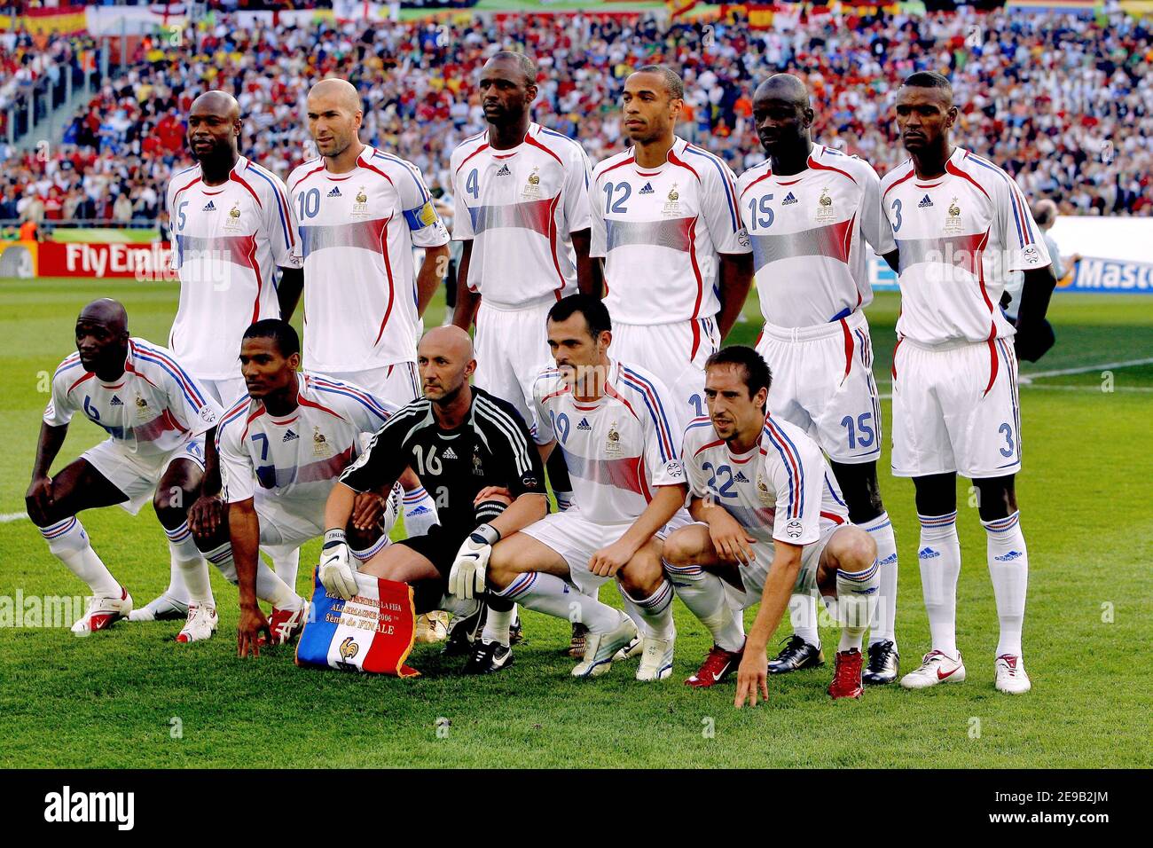 L'équipe française de football pendant la coupe du monde 2006, deuxième  tour, la France contre l'Espagne au stade AWD-Arena de Hanovre, Allemagne,  le 27 juin 2006. La France a gagné 3-1. Photo