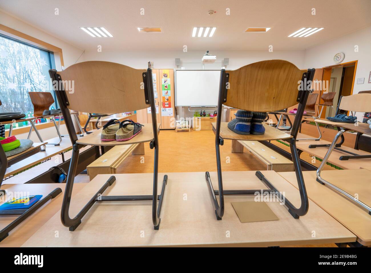 École primaire, salle de classe de 3e année, école moderne équipée, nouveau bâtiment, vide, pendant le confinement en janvier 2021, les élèves apprennent surtout à la maison, NRW, G. Banque D'Images